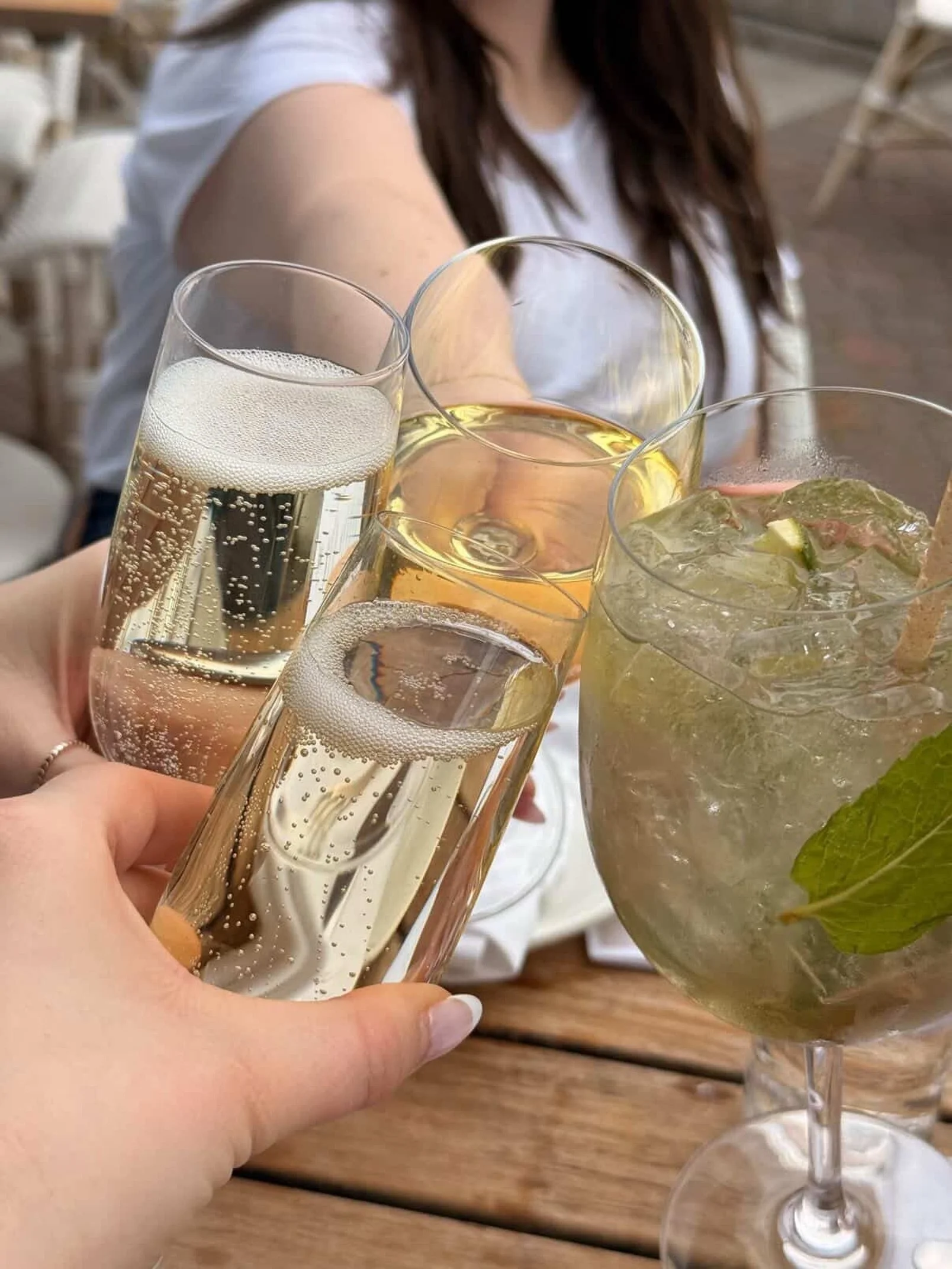 Cheers to a long weekend! Good thing Monday is a holiday, because tomorrow is shaping up to be the day for some waterfront atmosphere. 

📷 @gemsofseattle