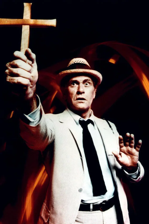 Darren McGavin as Carl Kolch