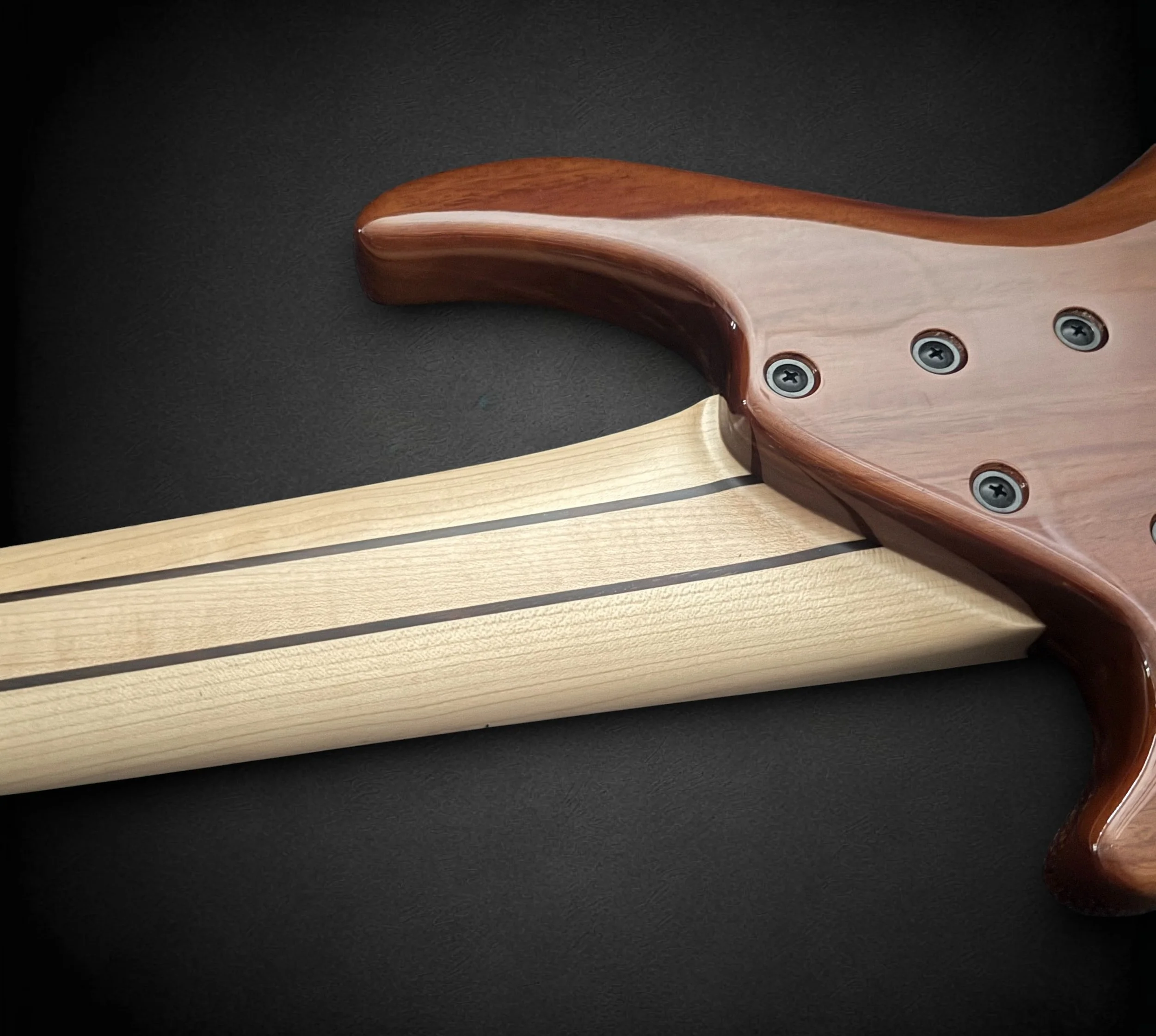 Faray Guitars Rexman 6 Headless BACK NECK JOINT-Photoroom.jpg