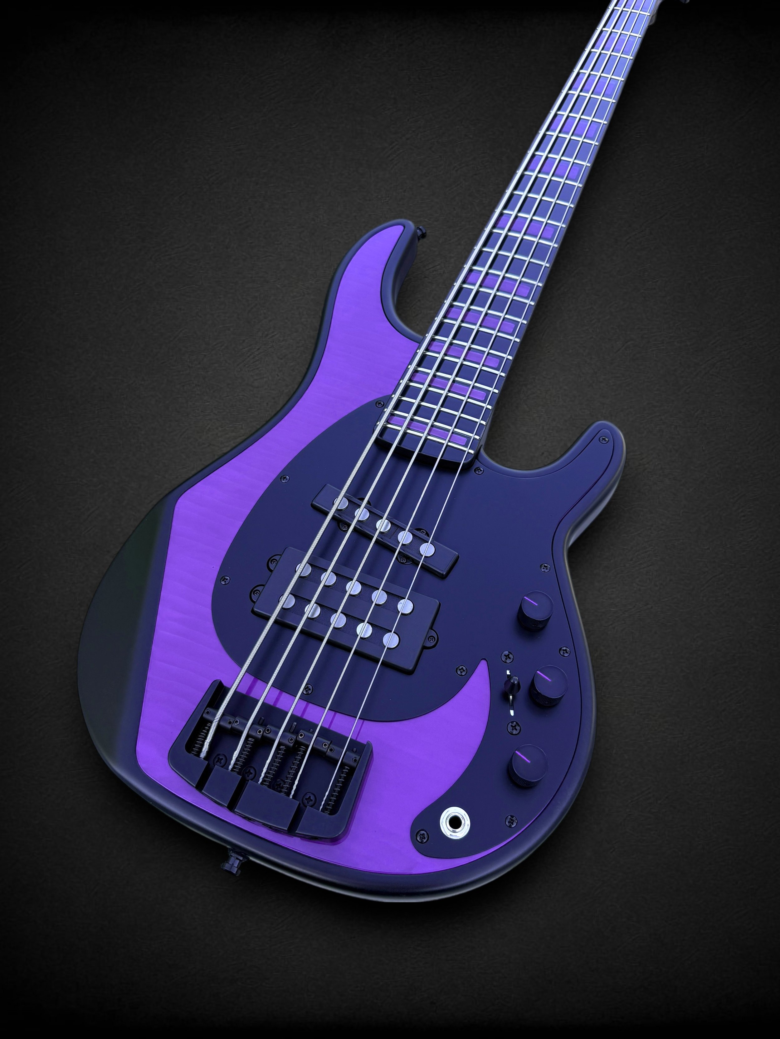 Alusonic Django Deluxe Custom Shop 5 FRONT TILTED R-Photoroom.jpg