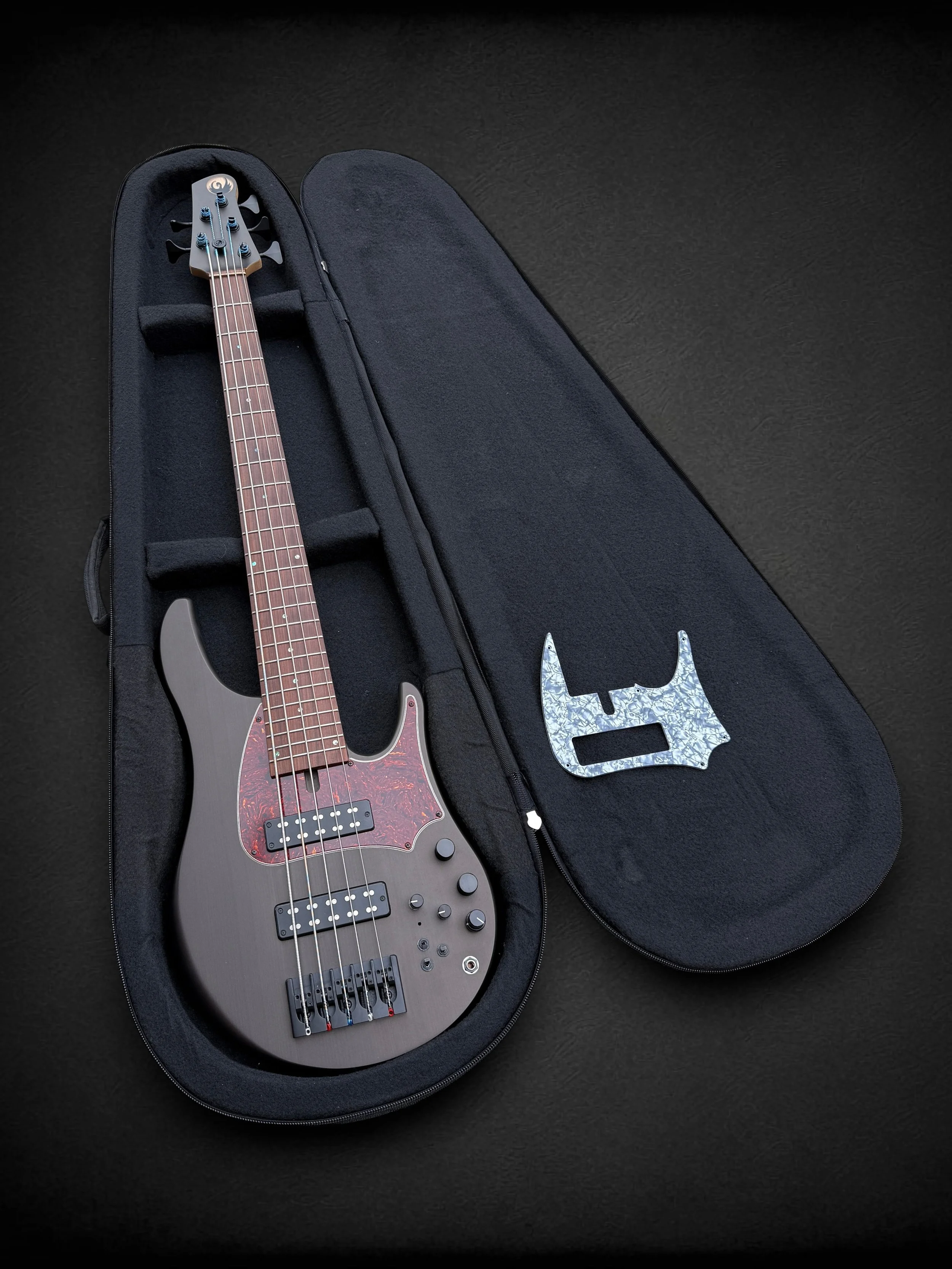 Swan Alpha Classic IN CASE-Photoroom.jpg