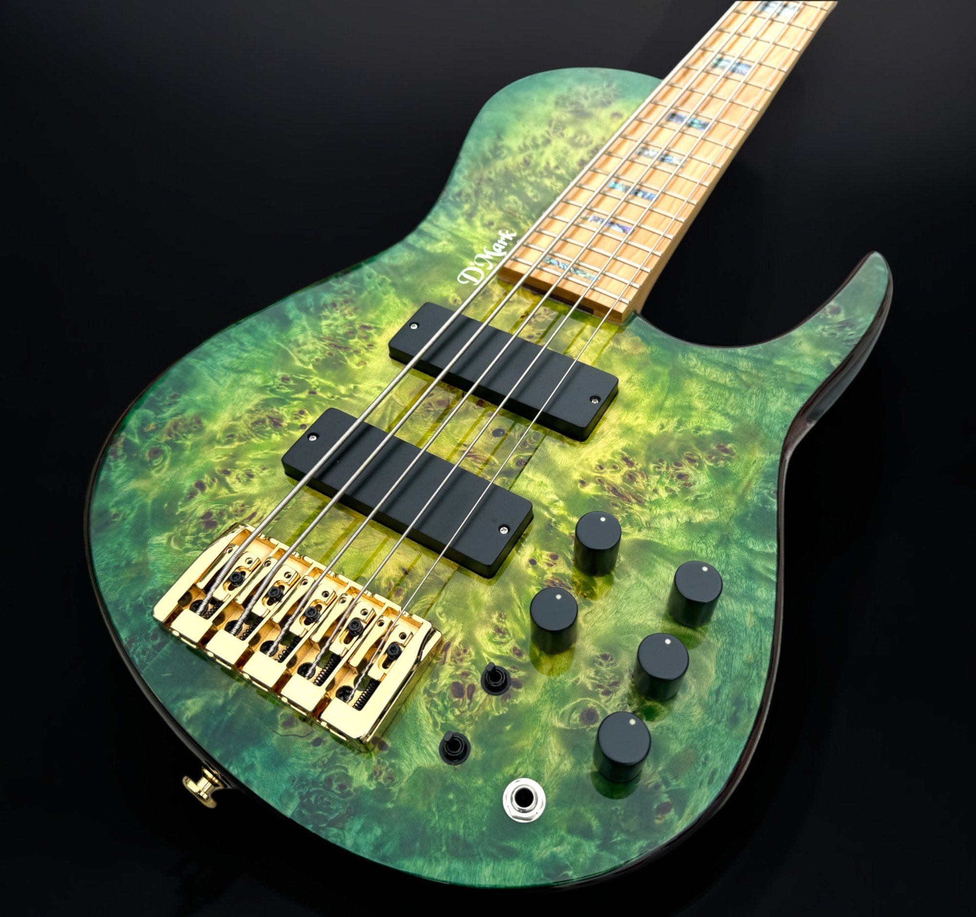 D'Mark Omega 5 Pioppo Green FRONT TILTED R-Photoroom.jpg