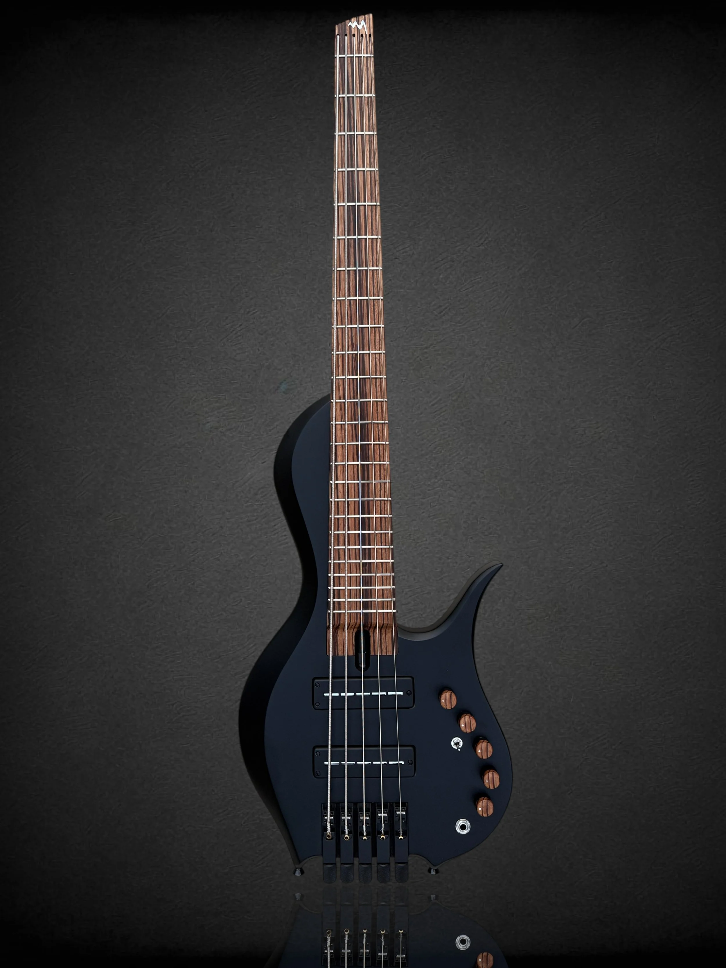 MUB Airborne Custom Nero FRONT HERO-Photoroom.jpg