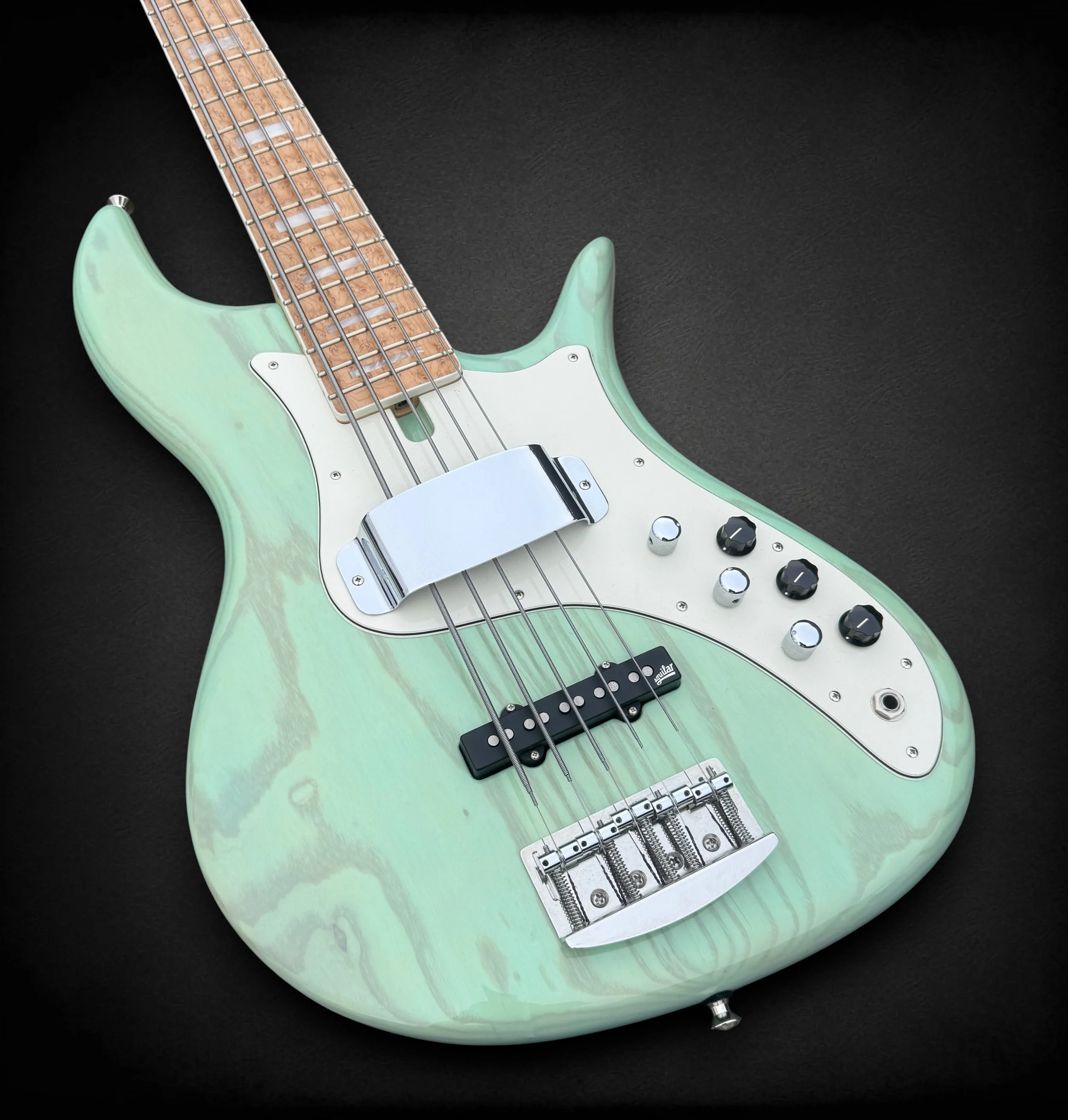F Bass VF-5 FRONT TL-Photoroom.jpg
