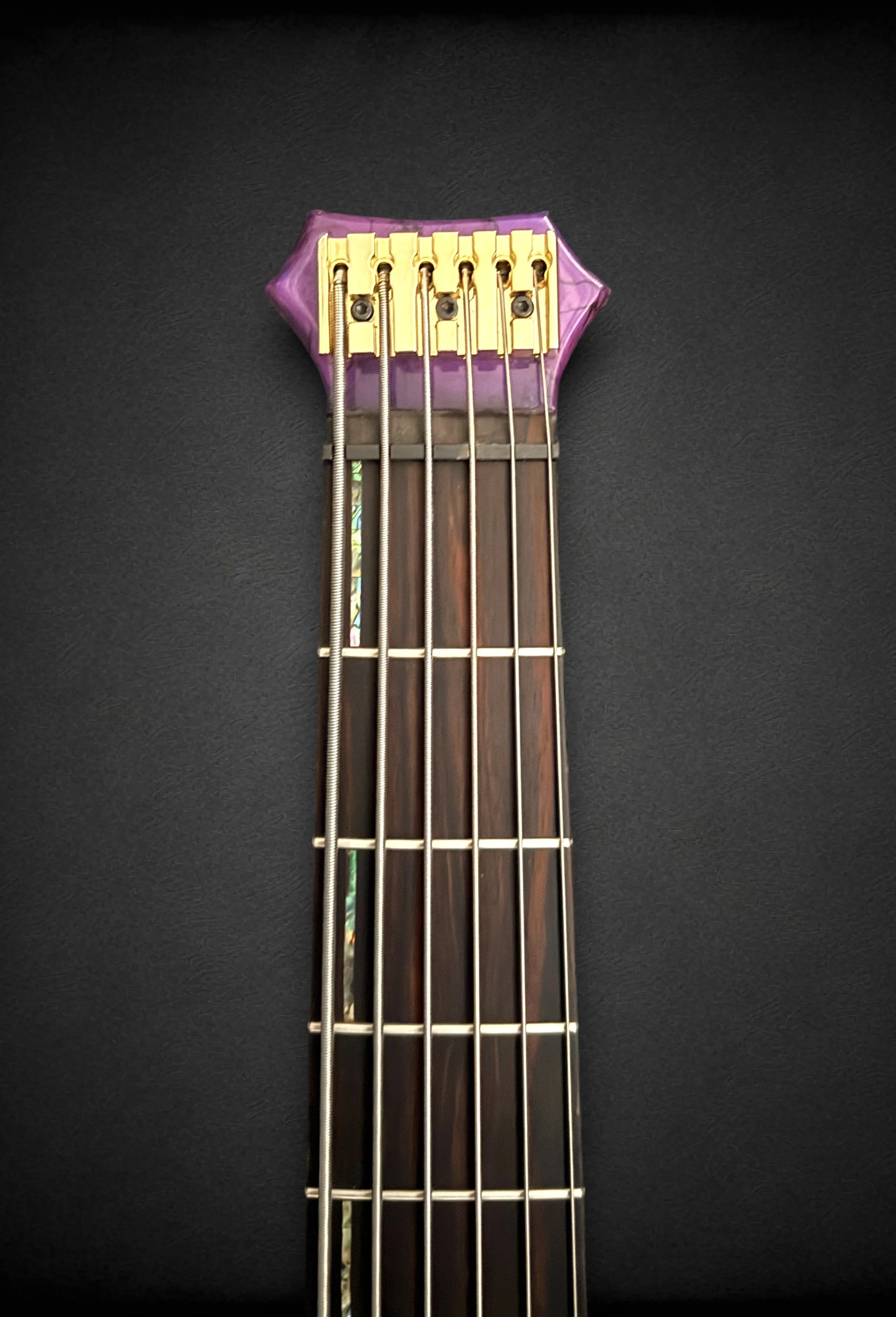 Faray Guitars Rexman 6 Headless FRONT HEADSTOCK-Photoroom.jpg