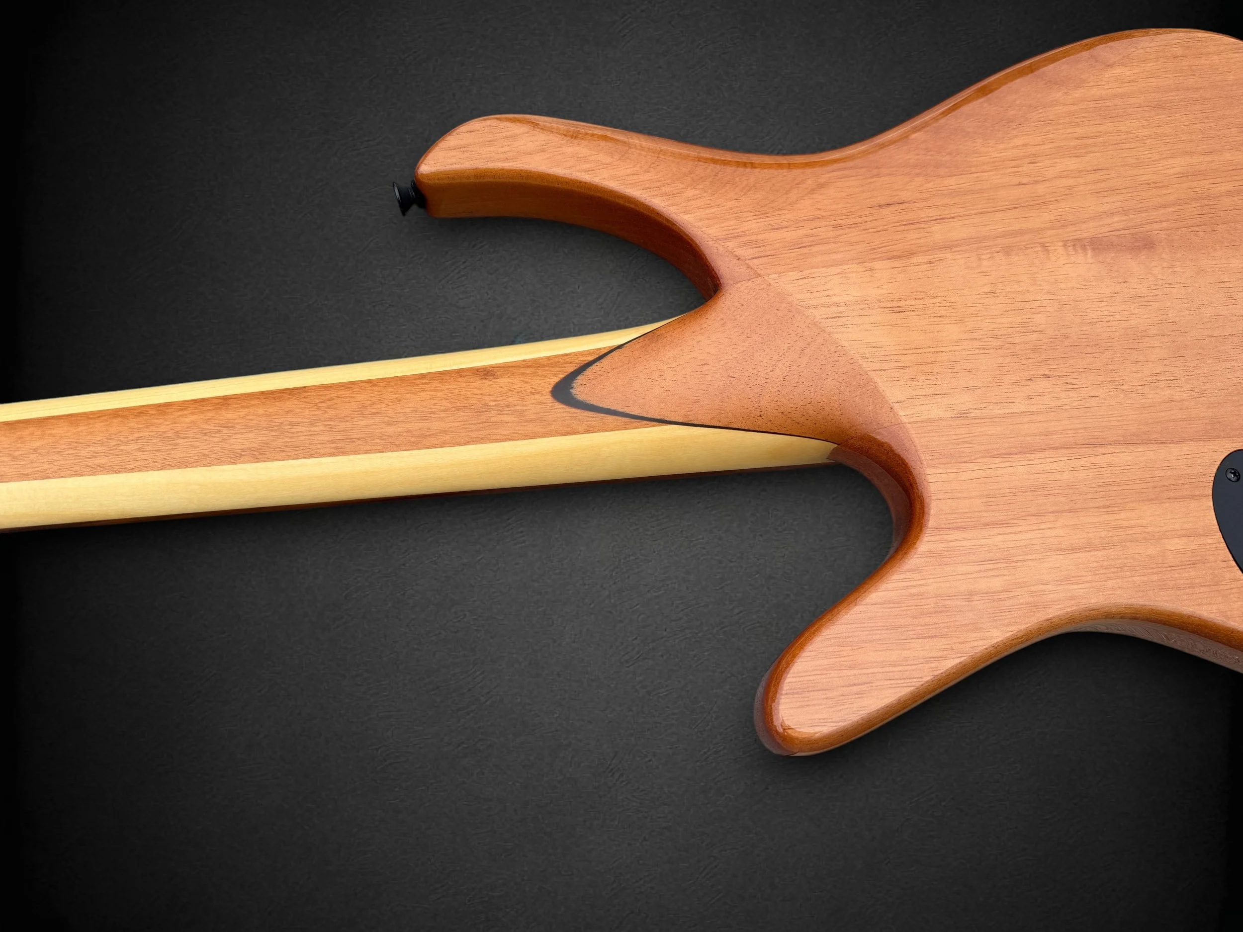 D'Mark Alpha 5 Artisan Prestige BACK NECKJOINT-Photoroom.jpg