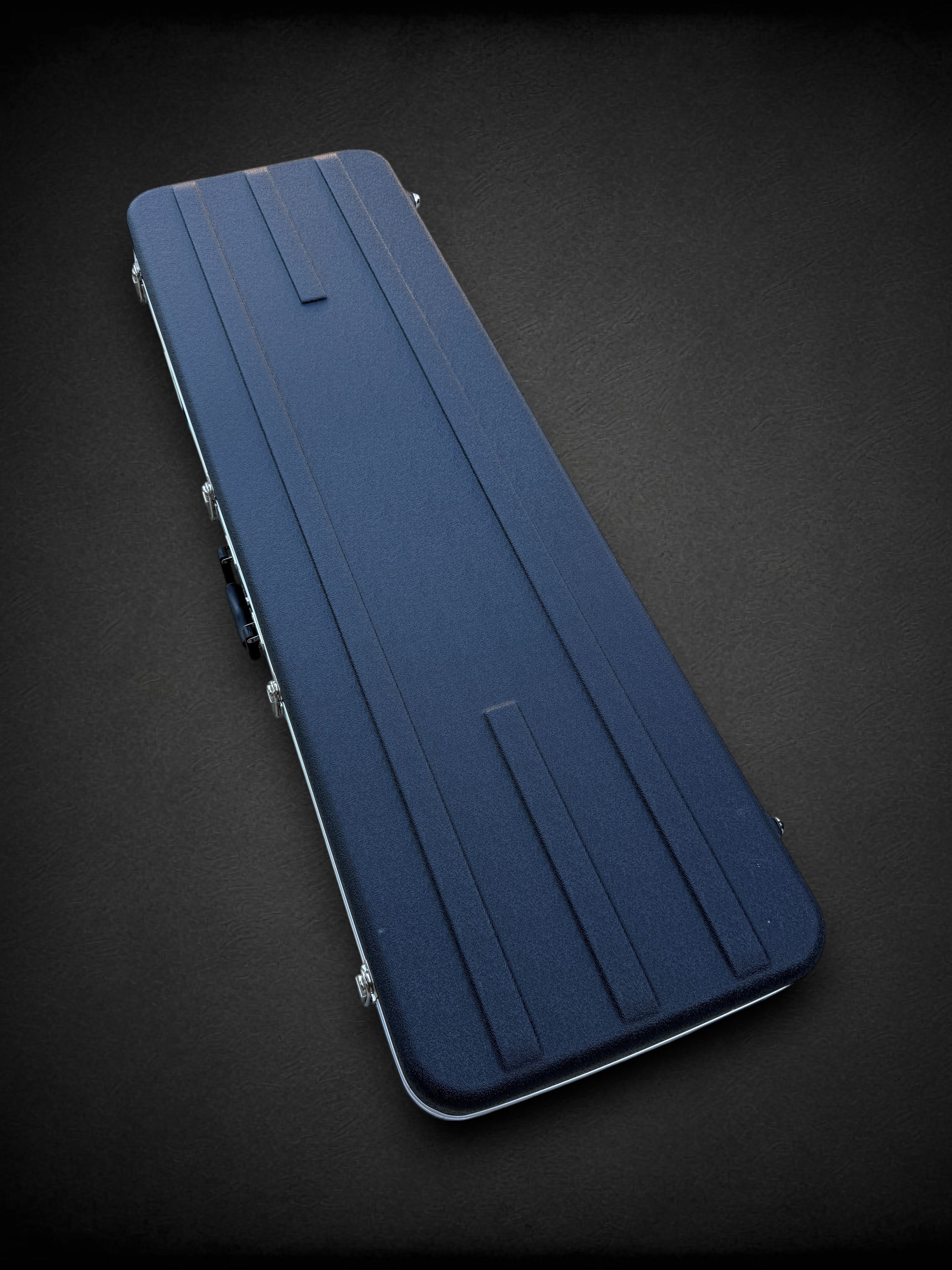 Alusonic Django 5 Deluxe Carbon CASE-Photoroom.jpg