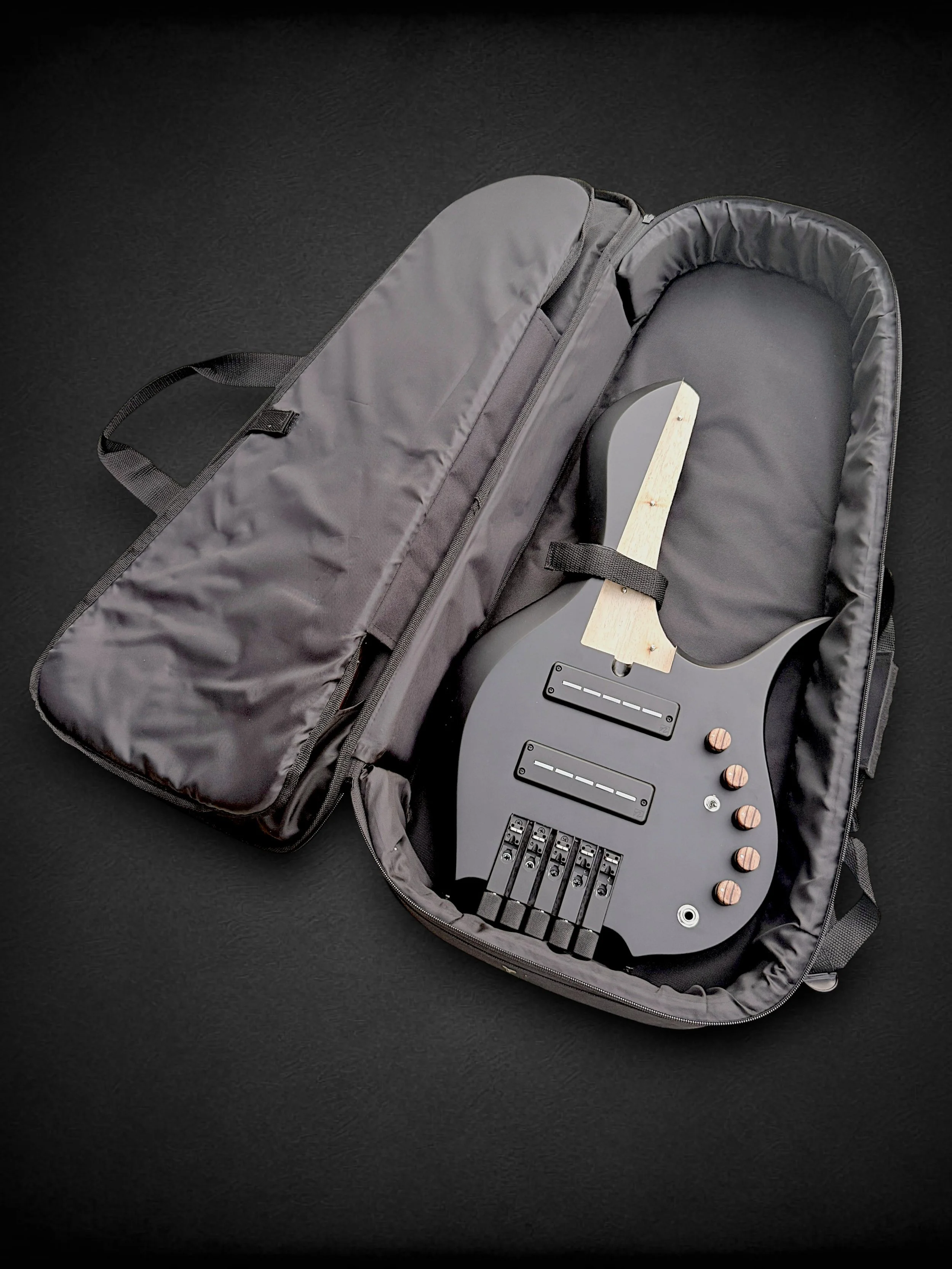 MUB Airborne Custom Nero IN CASE-Photoroom.jpg
