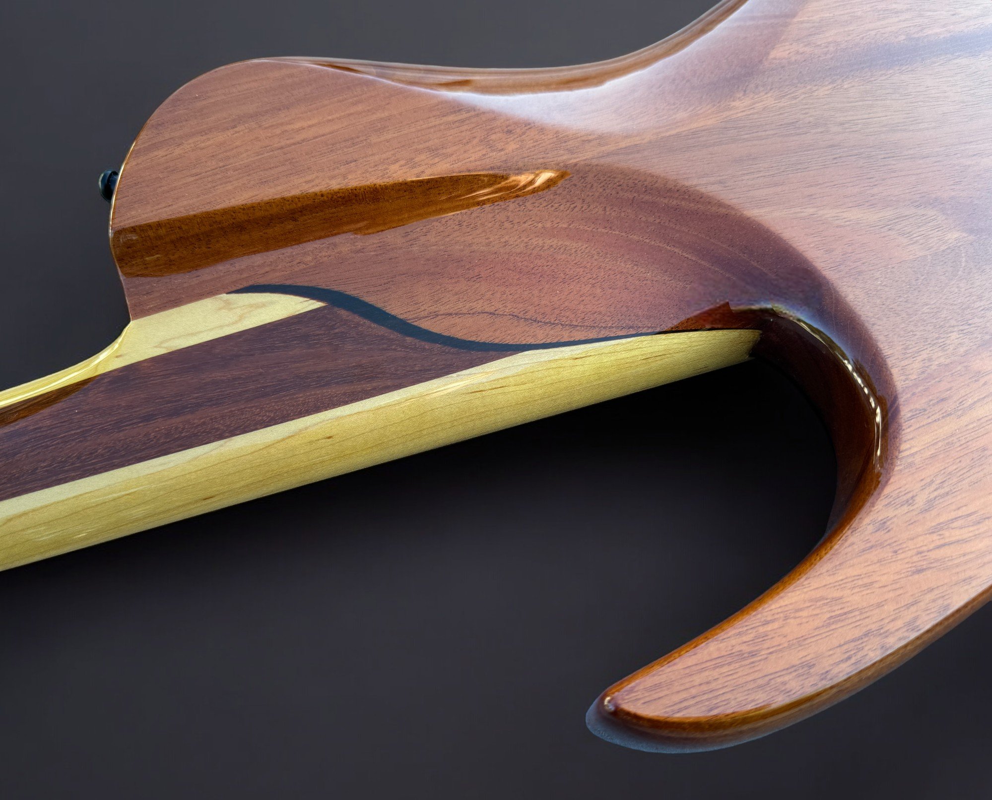 D'Mark Omega 5 Red Ipe NECKJOINT-Photoroom.jpg