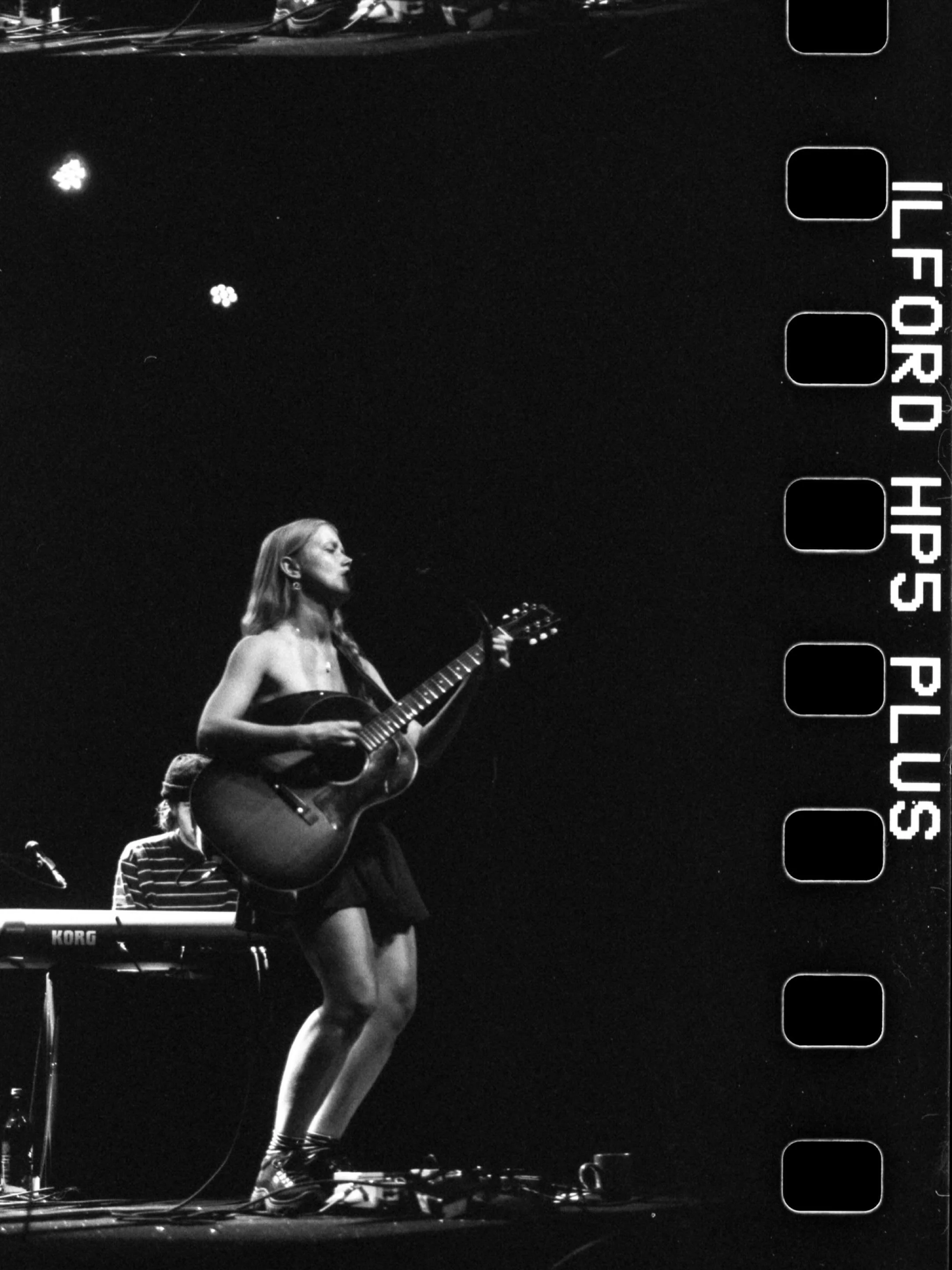 35mm black and white film plus a couple digital shots of @alicephoebelou sold out show at @aladdintheater back last week 📸🤍

More shots live on the website!