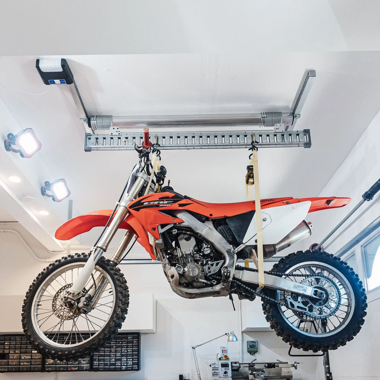 AUXX LIFT Single.jpg