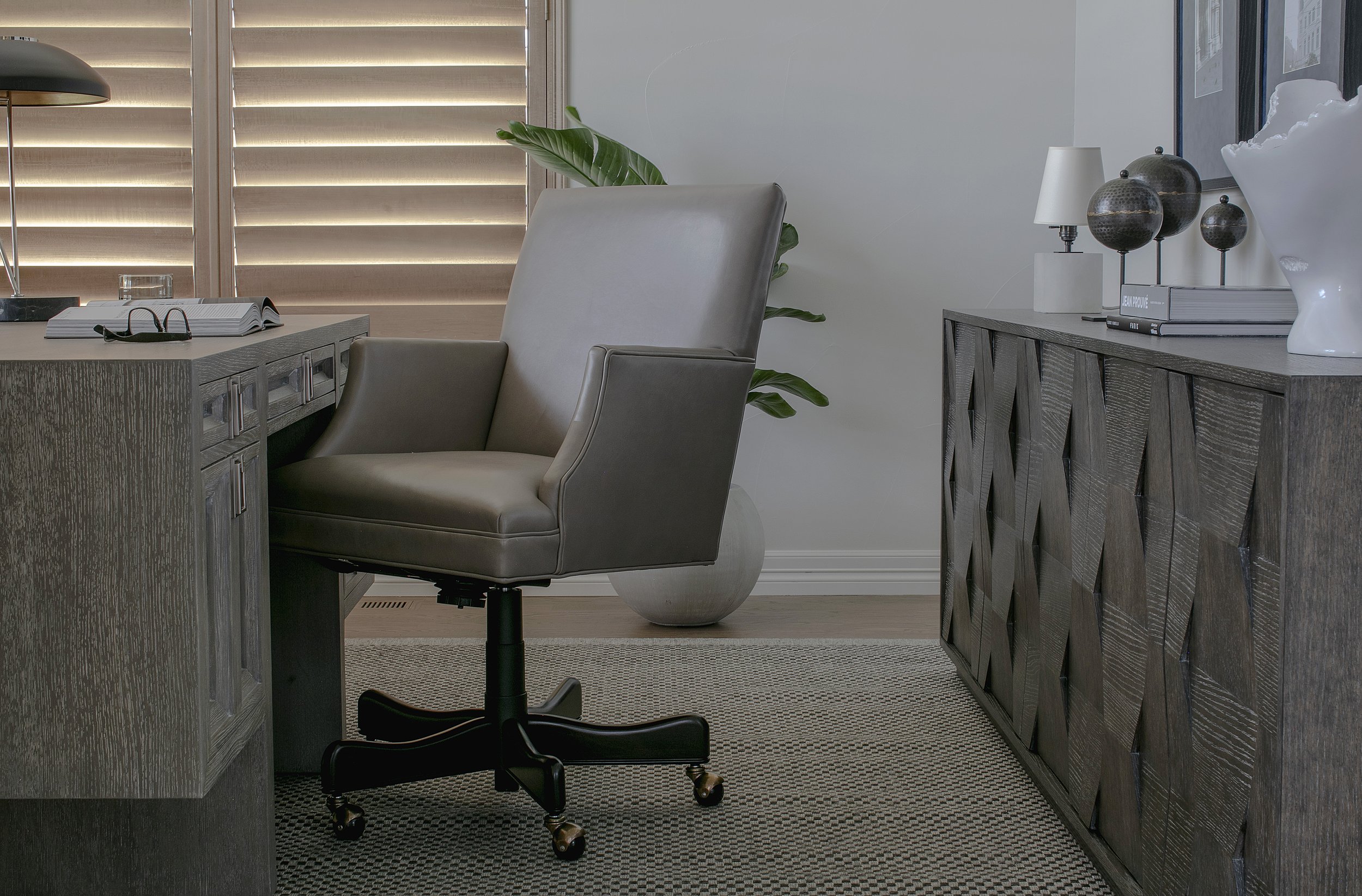 Studio Thomas no 008 office and desk chair