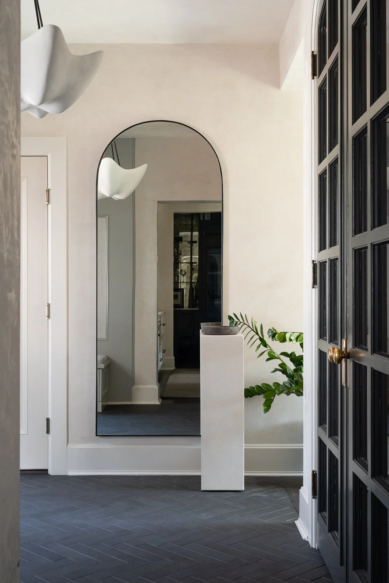 Studio Thomas timeless bespoke interior architecture no 026 mud room curved mirror venetian plaster walls