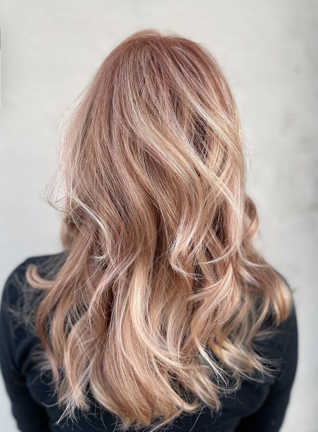 Wavy rose gold hair from the back