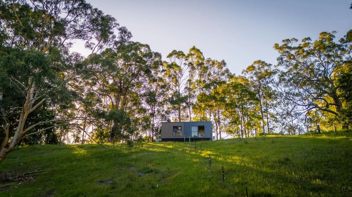 Hive House immersed in nature 🌿
.
Photography / @coastwidemedia