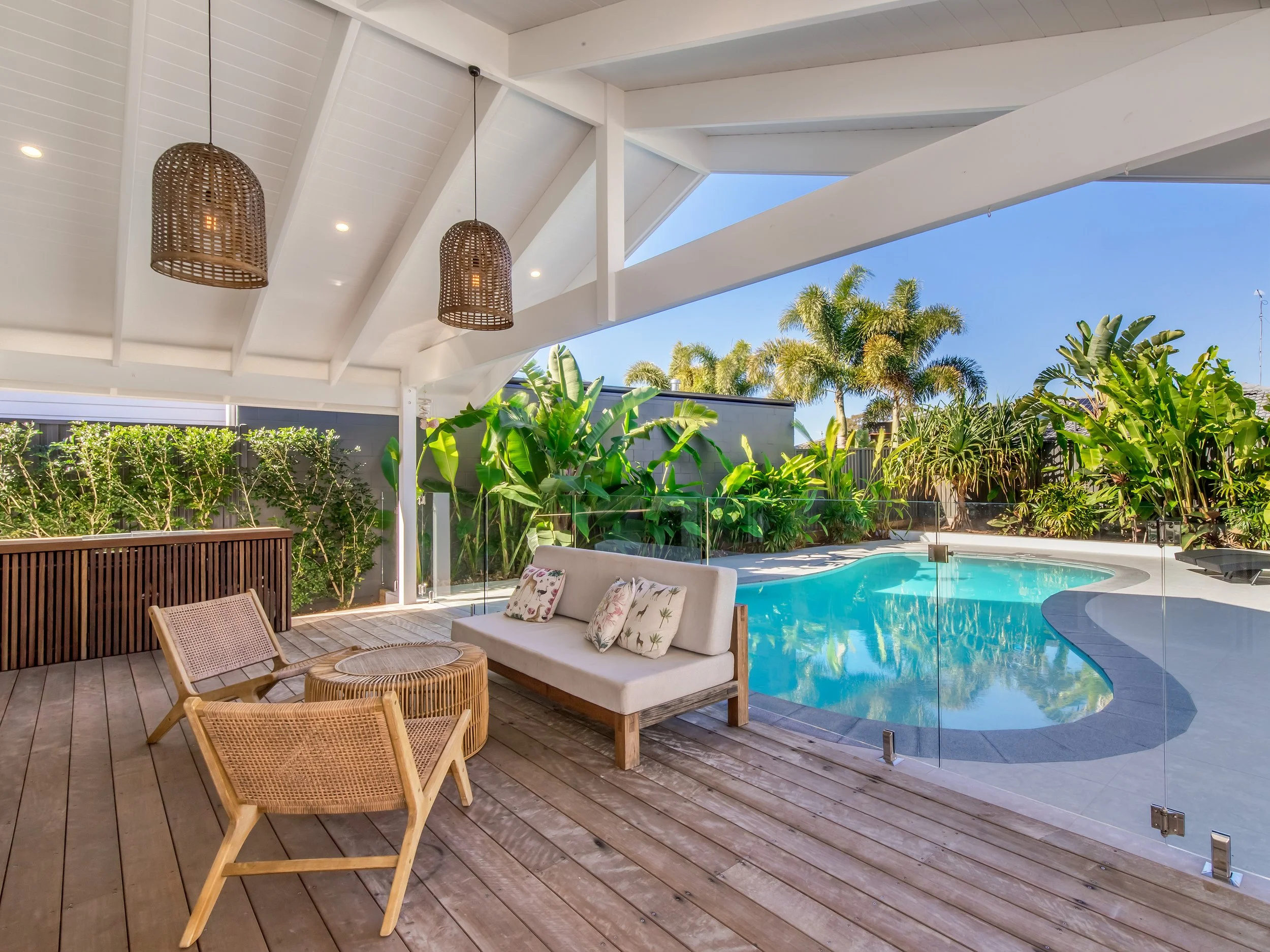 2 Entertaining and pool angle 2.jpg