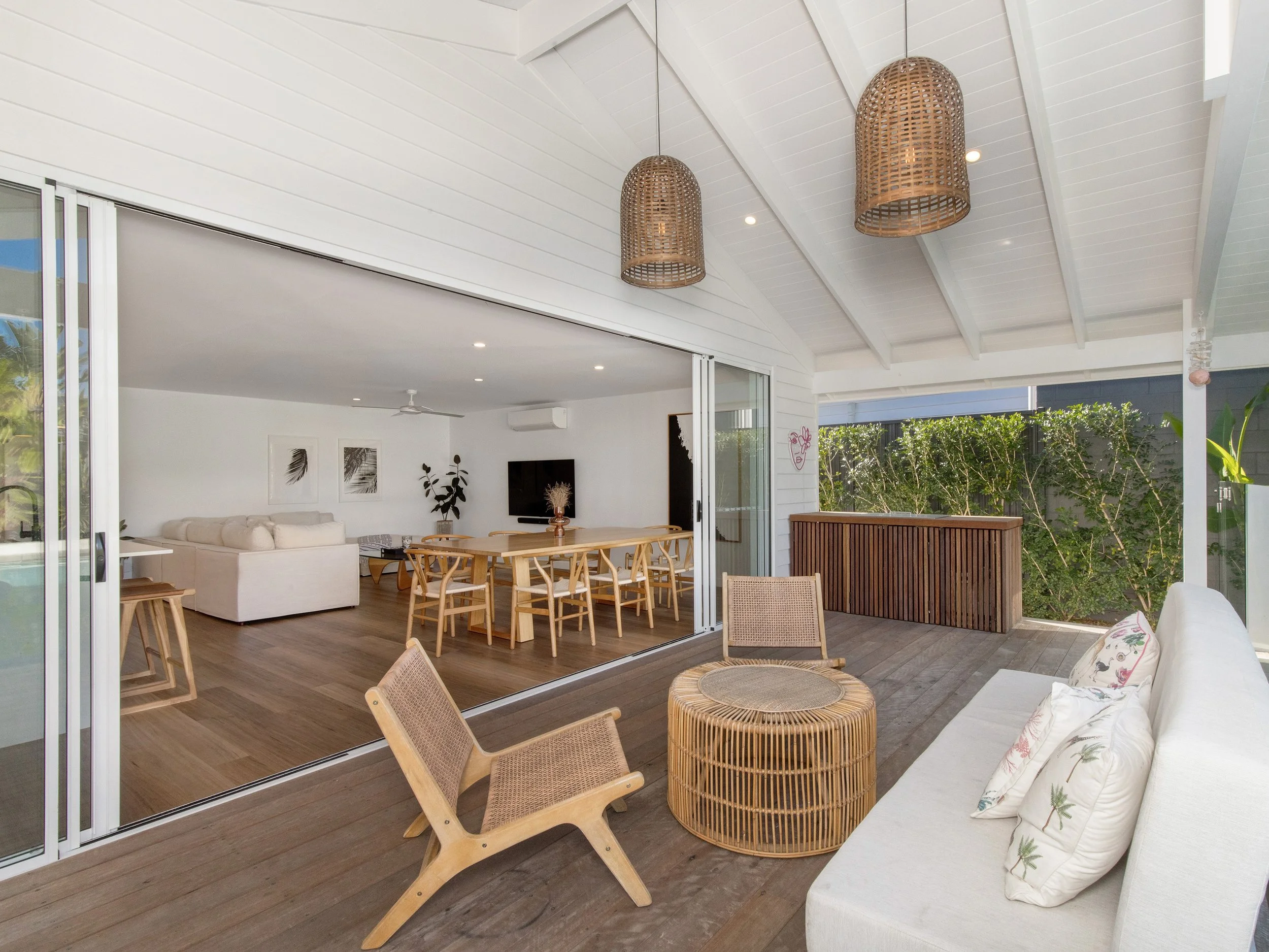 9 Entertaining and living dining.jpg