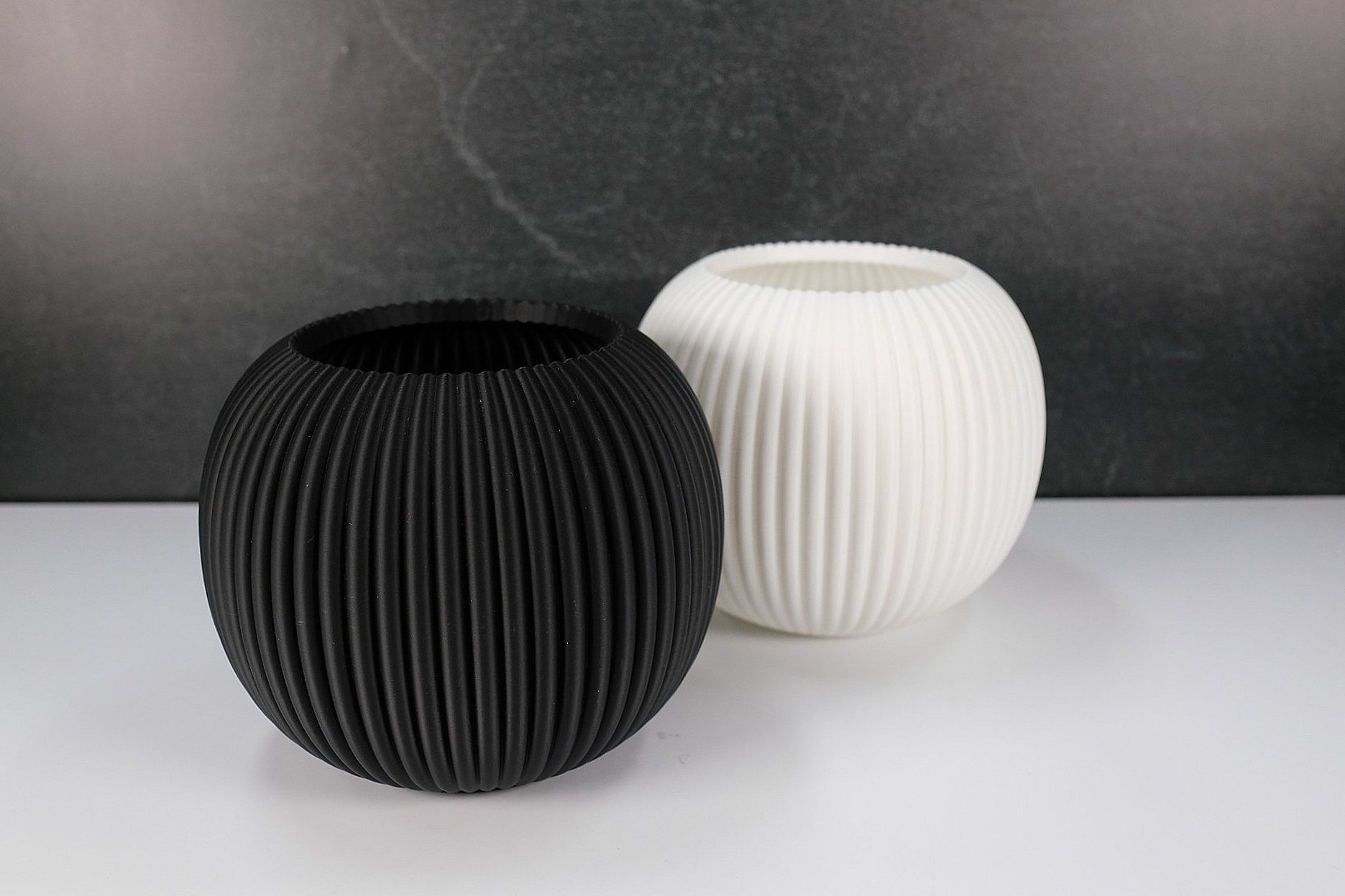 Ribbed Round Pot