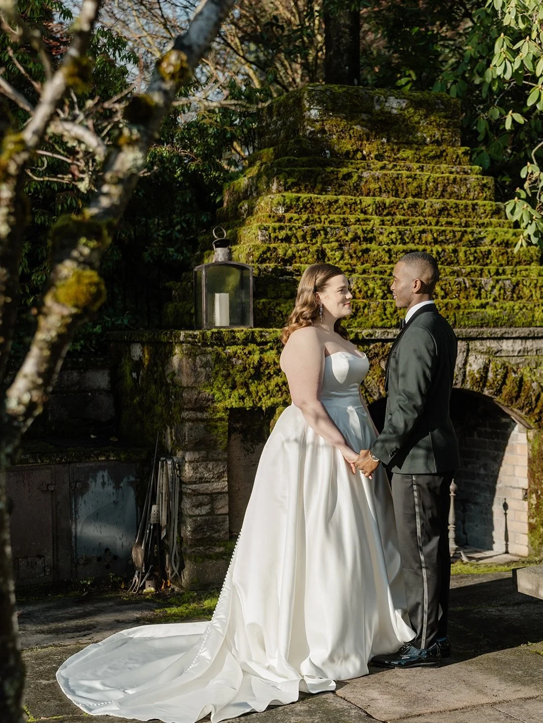 Ellie &amp; Pablo 🤍
This was one of those weddings where every piece had meaning &mdash; a true blending of Jewish and Christian traditions, with thoughtful nods to Pablo&rsquo;s Honduran heritage woven throughout the day. Hosted at a family propert