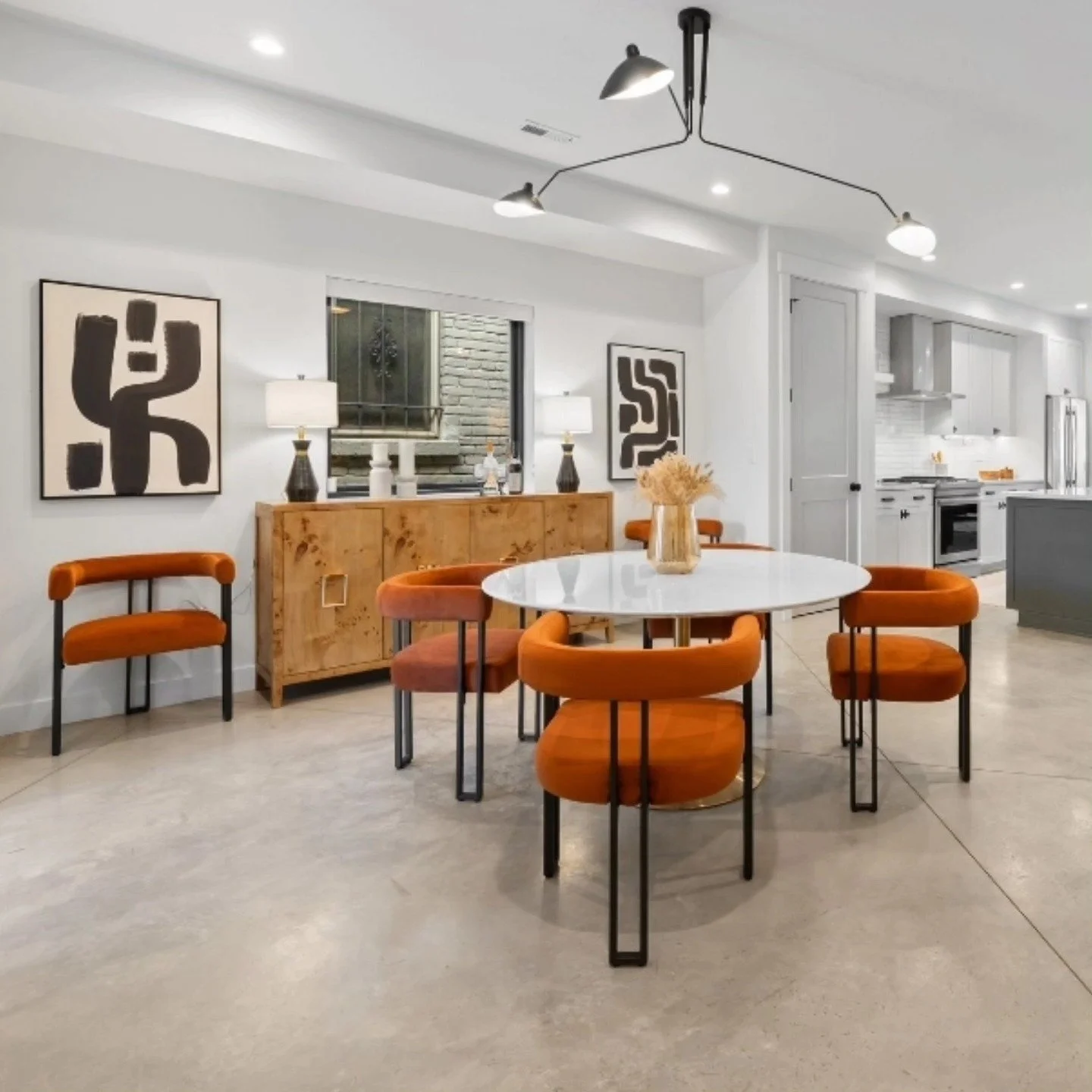 Chic, unique, on fleek @8zrealestate

With summer in full swing, we're keeping our agents happy and classy. 

The market will be steaming up for Fall, so make sure you get on our schedule soon. Aug and Sep are almost booked. 

#staging #denver #dever