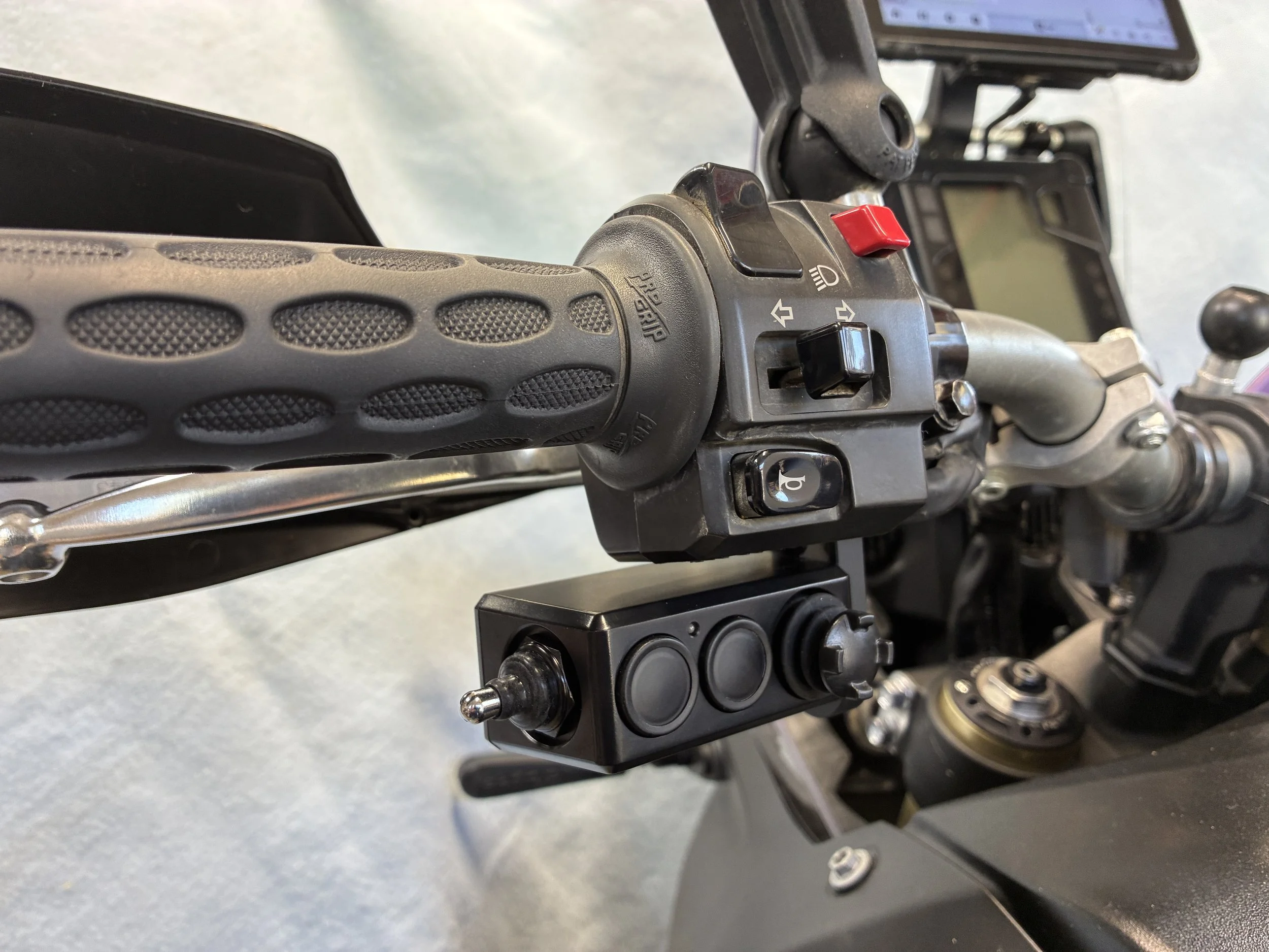 dmd-remote2-bracket-06.JPEG