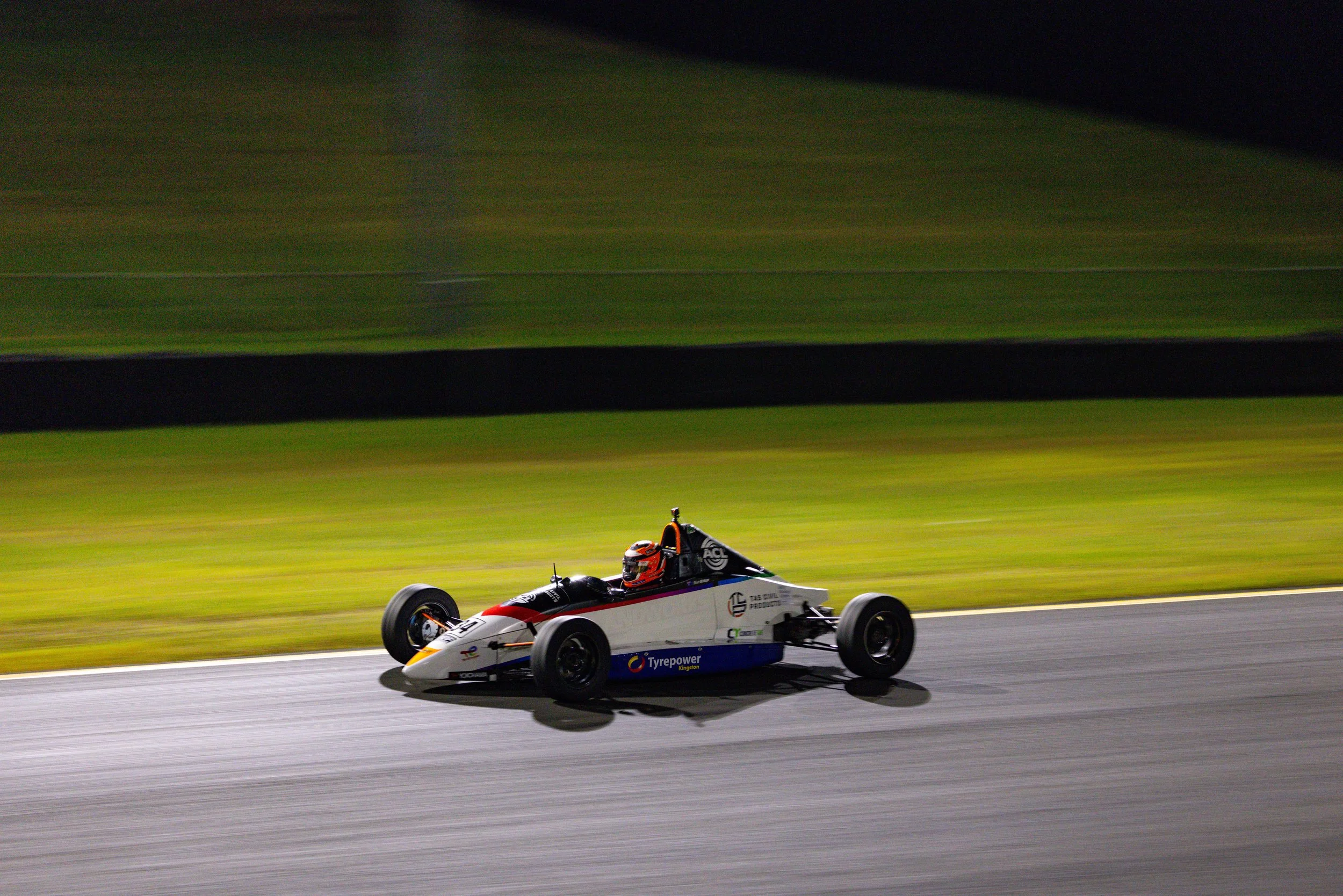 Close Yokohama Tyre AASA Australian Formula Ford Championship title fight set to continue at Queensland Raceway