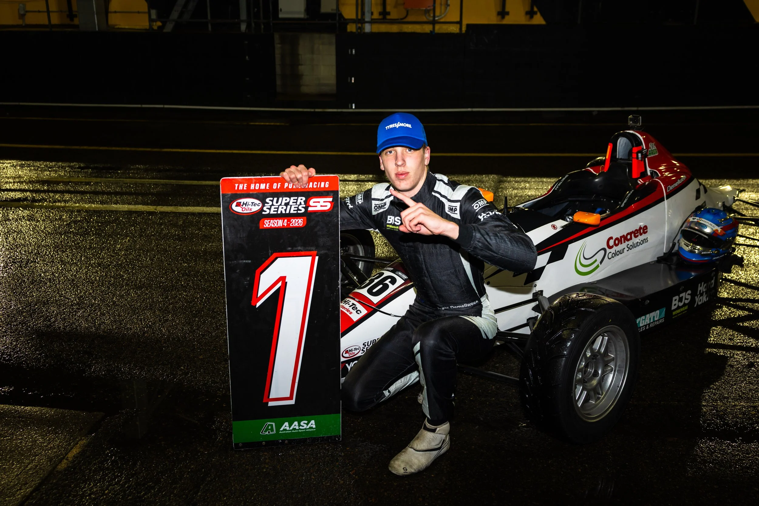 Isaac Demellweek closes title fight after opening race victory