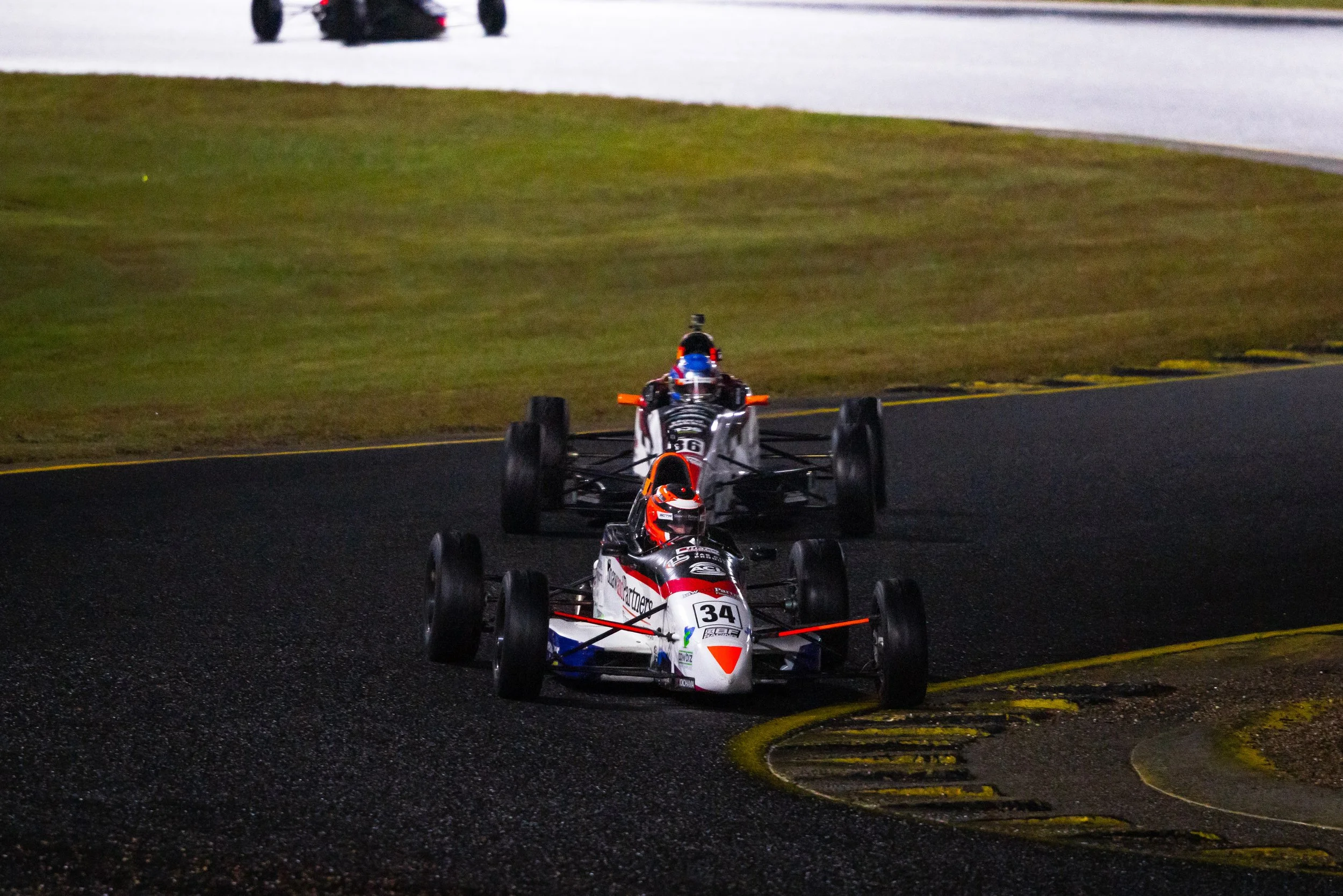 Oli Wickham bounces back to win tense Race 2