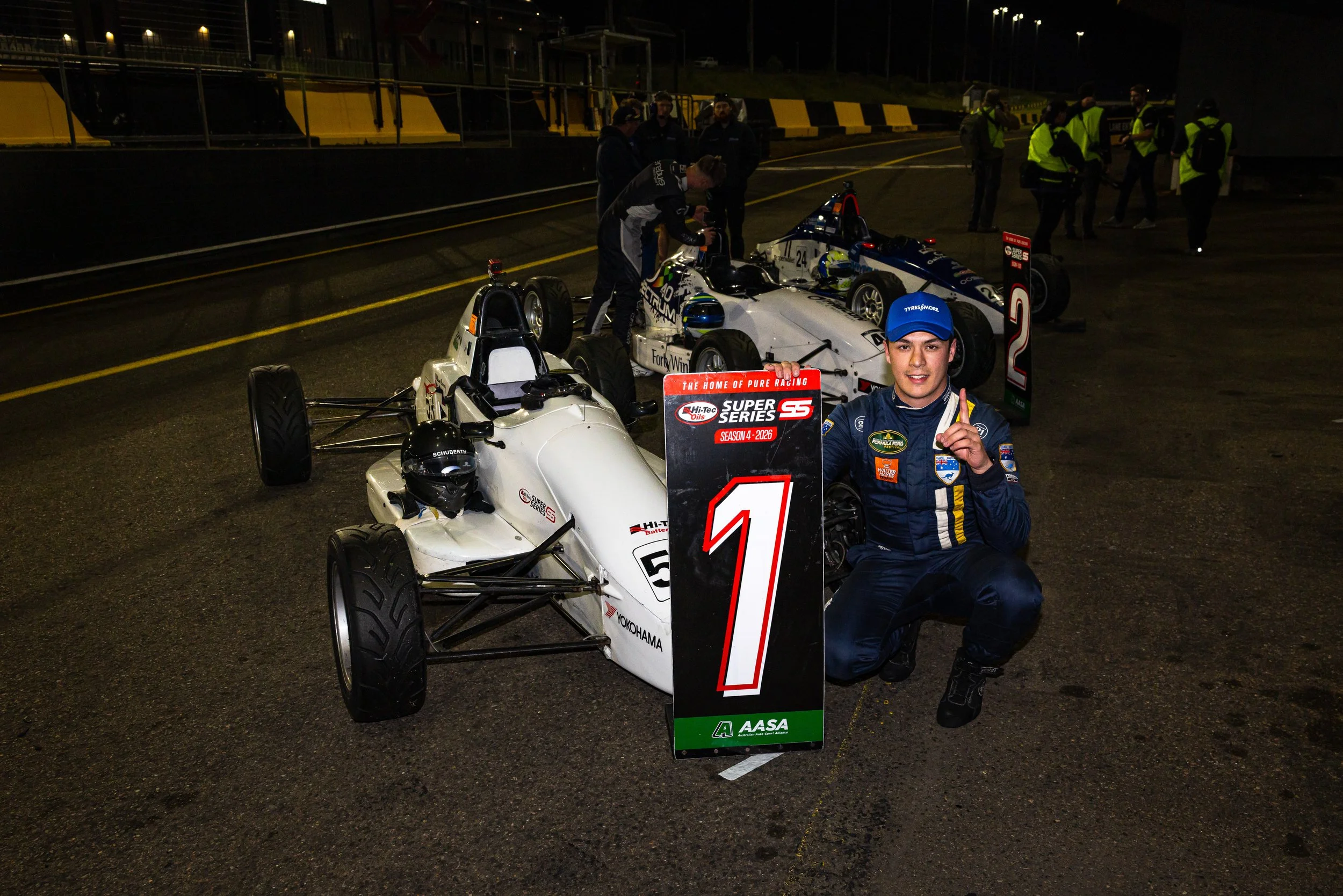 Will Lowing takes dominant maiden victory as title contenders endure mixed fortunes