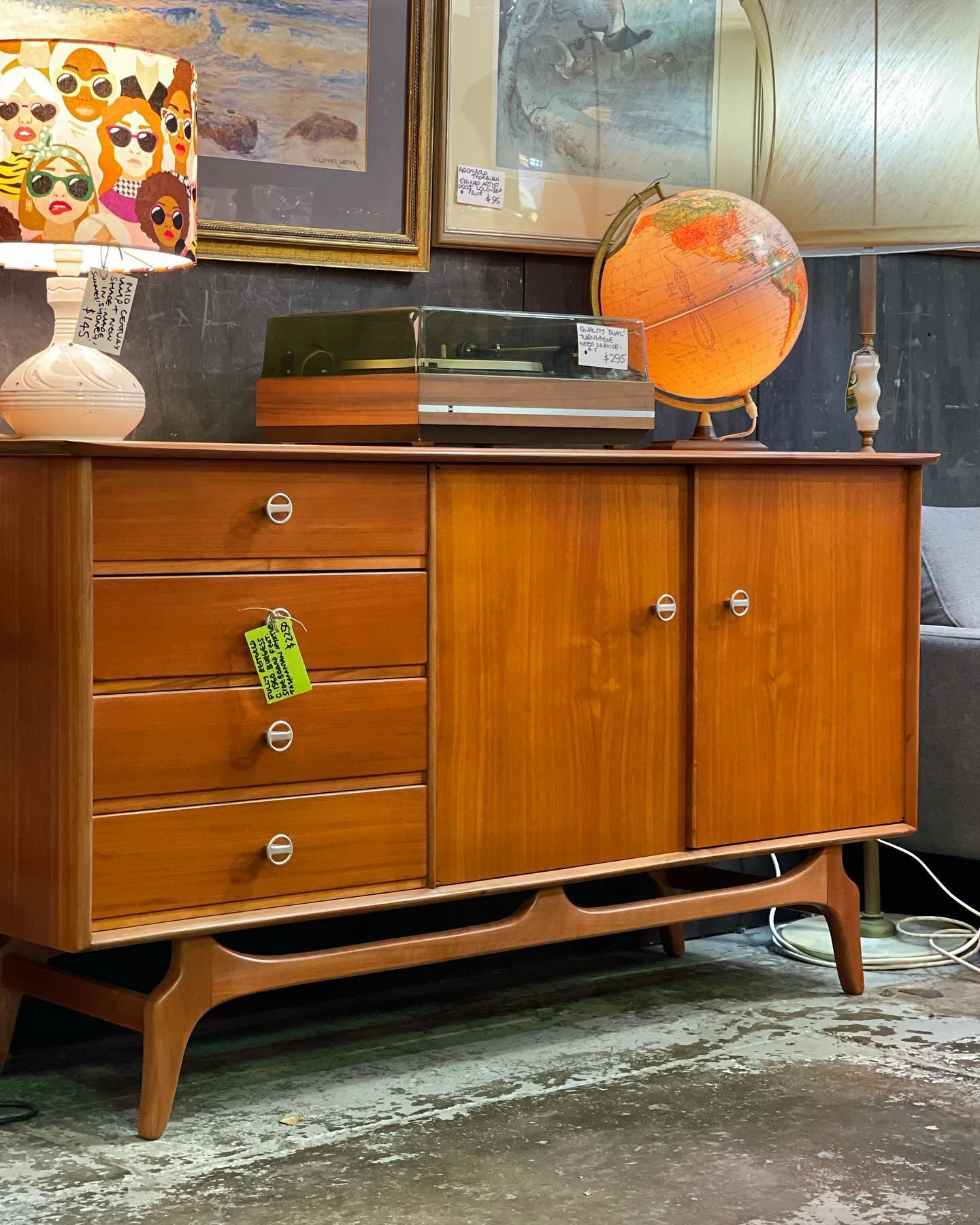 Happy Friday!!! Feast your eyes on these vintage delights!! As always call us if you have any questions or would like to purchase something!! Open 10am-6pm..

0418160737

#midcentury #retro #retrohome #vintagefashion #shopsustainably #alexandria #syd