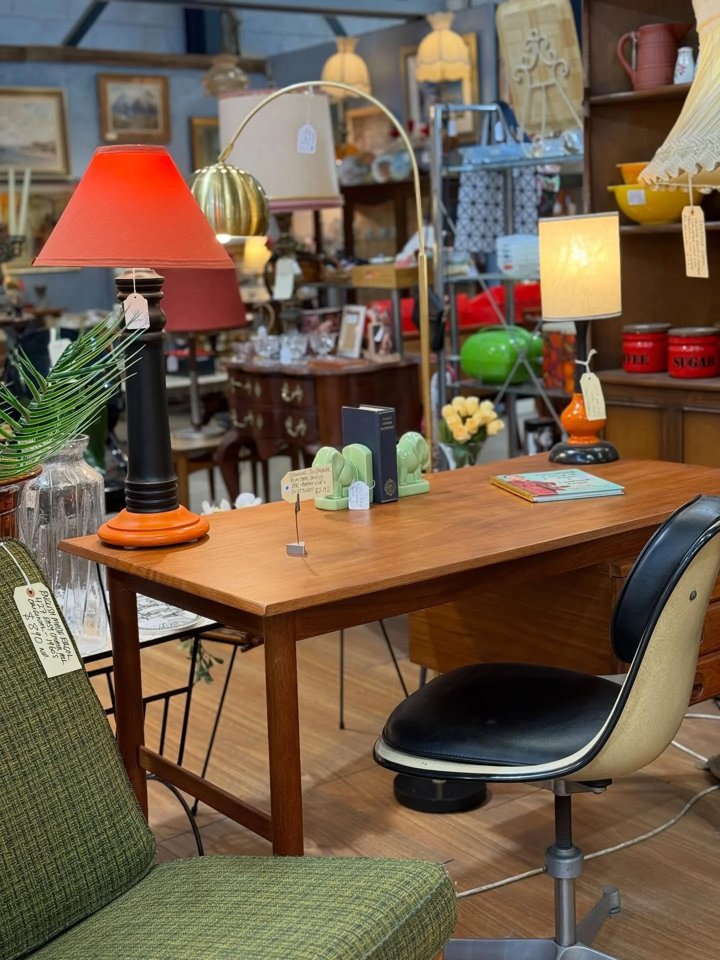 🛍️ Come see us 10am-6pm every(EVERY)day! 🥳

⭐️ Find your next treasure here ⭐️

Mitchell Road Antique &amp; Design
🕰 Open Every Day | 10 AM &ndash; 6 PM
📍 17 Bourke Road, Alexandria, NSW
🛒Great shopping experience 🛍️
🚙🅿️ Parking on site 
🐶Do