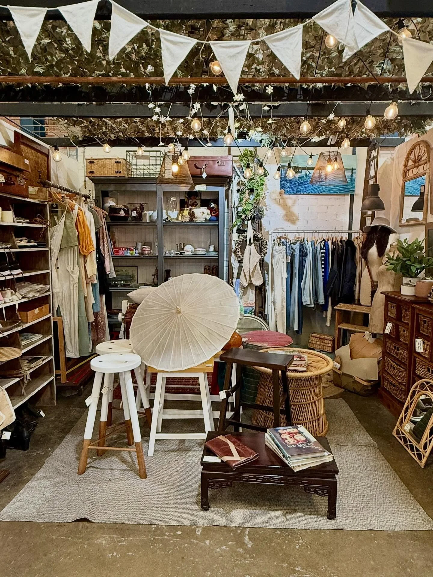 🛍️ Come see us 10am-6pm every(EVERY)day! 🥳

⭐️ Find your next treasure here ⭐️

Mitchell Road Antique &amp; Design
🕰 Open Every Day | 10 AM &ndash; 6 PM
📍 17 Bourke Road, Alexandria, NSW
🛒Great shopping experience 🛍️
🚙🅿️ Parking on site 
🐶Do