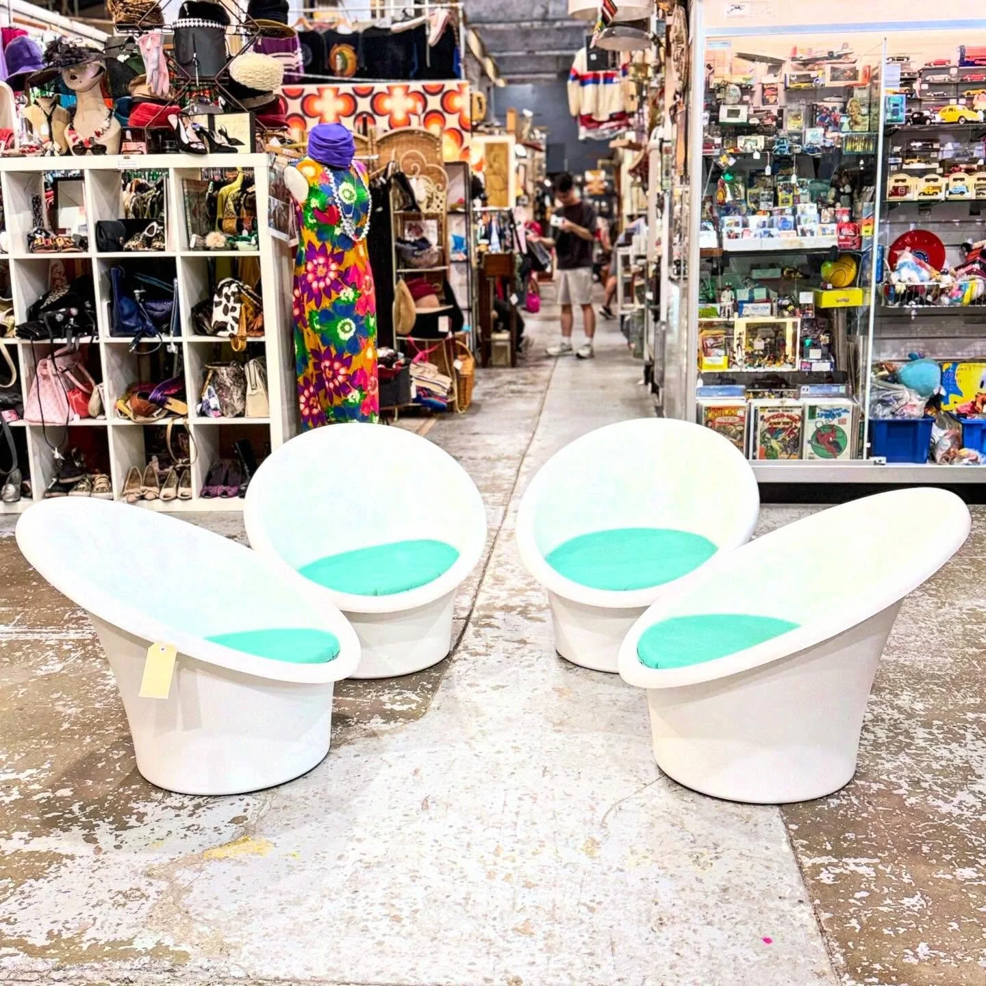 Come on in for all your vintage gifts!!

🕰 Open Every Day | 10 AM &ndash; 6 PM

📍 17 Bourke Road, Alexandria, NSW

🛒Great shopping experience 🛍️

🚙🅿️ Parking on site 

🐶Dog friendly business 

#greensquare #innerwest #style
#midcentury #interi