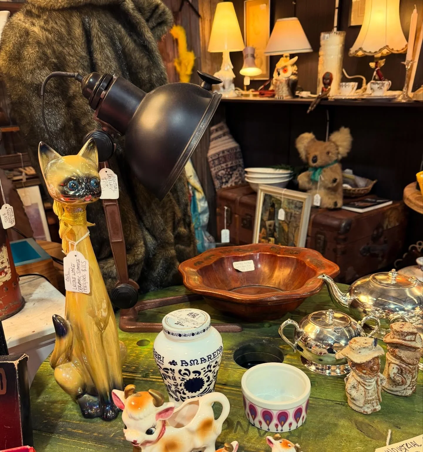 Feline the Sunday blues? 🐾 🐈&zwj;⬛ We&rsquo;re open 10-6pm everyday! Come in and find some purr-fect Christmas treats for all! #vintage #retro #kitsch #cats #cat #antiques #sydney