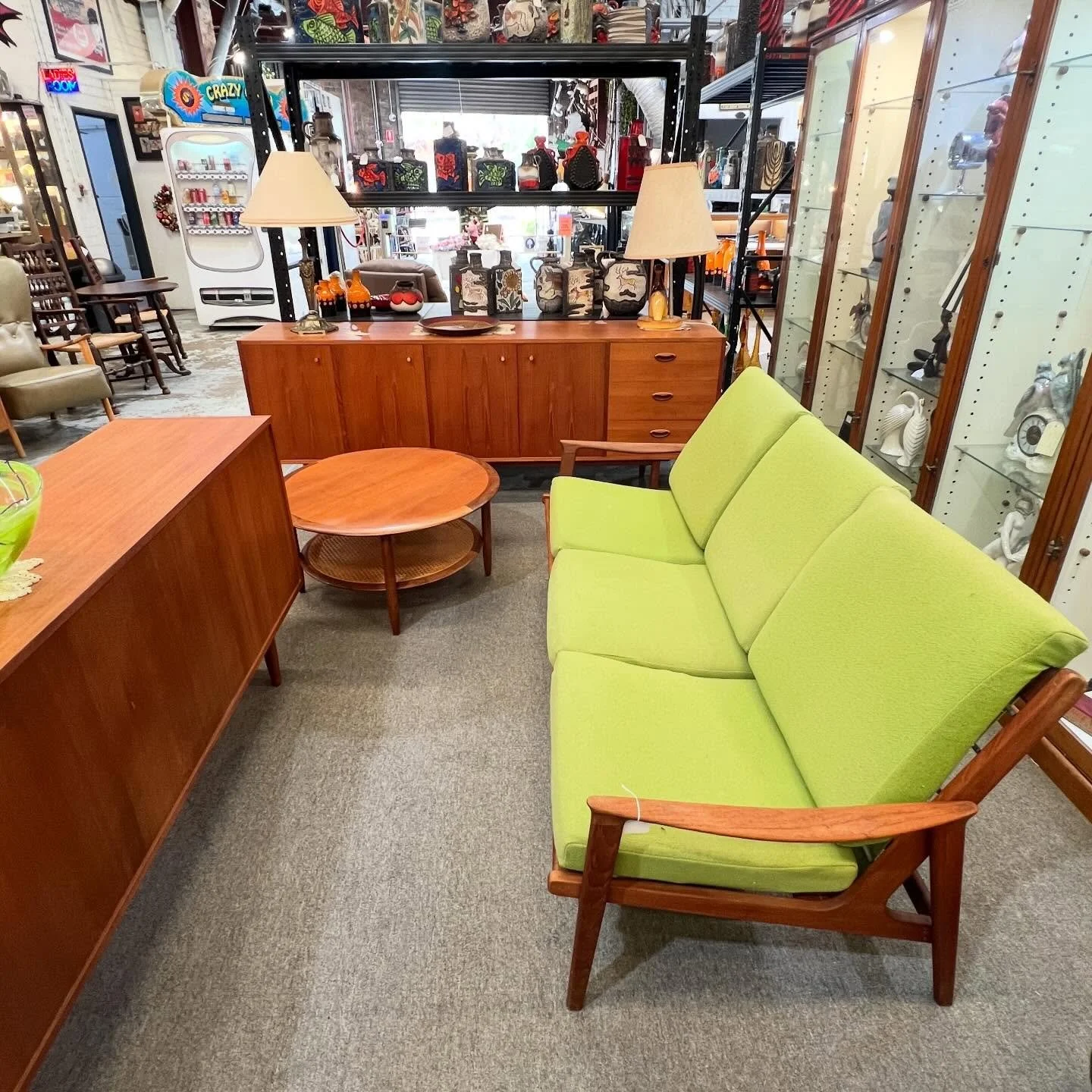 Shop vintage this Xmas!!! 

So many unique goodies to be found here. 🎄 

🕰 Open Every Day | 10 AM &ndash; 6 PM

📍 17 Bourke Road, Alexandria, NSW

🛒Great shopping experience 🛍️

🚙🅿️ Parking on site 

🐶Dog friendly business 

#midcentury #shop