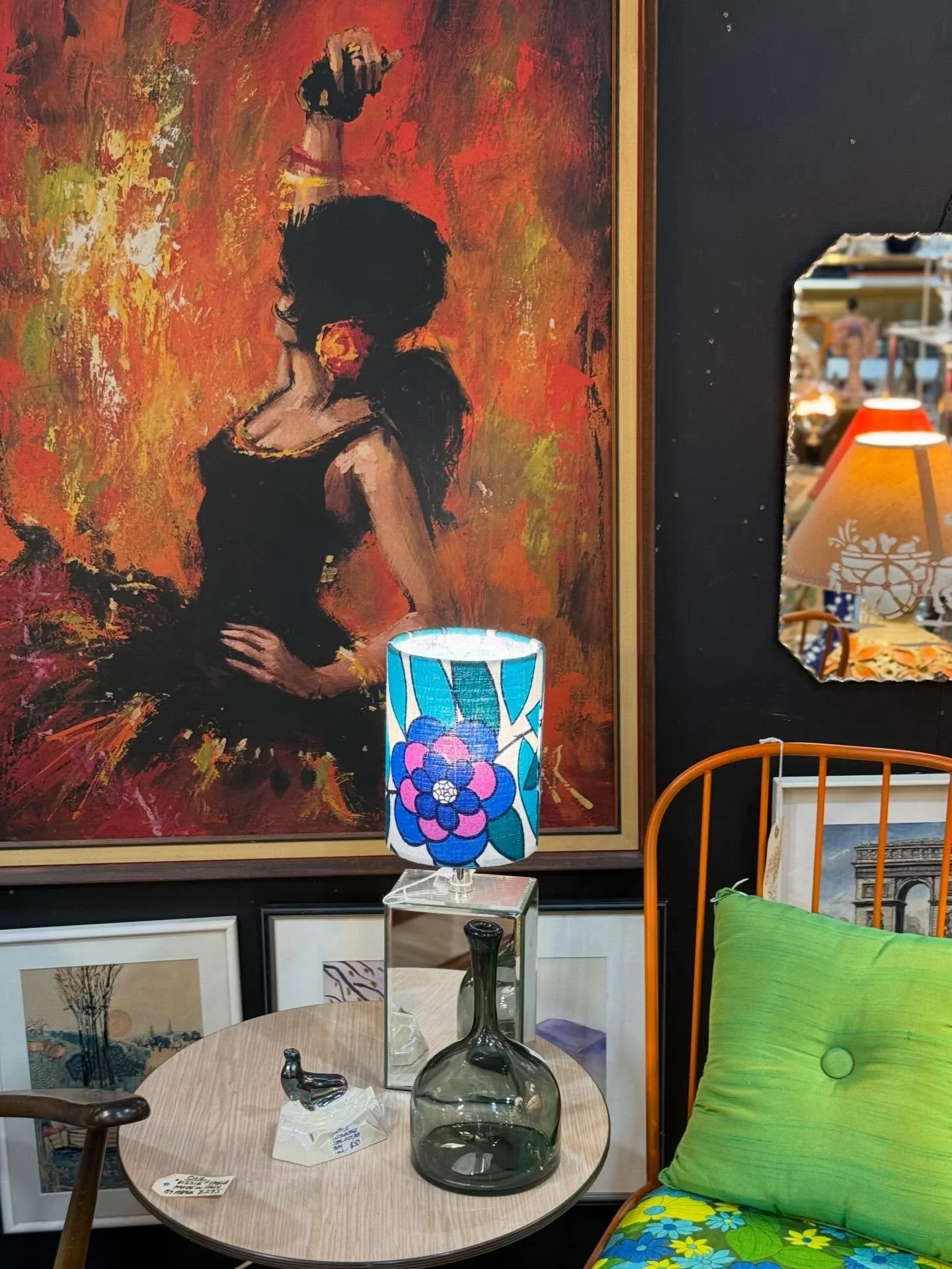 Plenty of Christmas gift ideas in store now! We are open 10am -6pm every day up until Christmas (Christmas Eve close at 4pm). 
.
#christmasgifts #somethingforeveryone #vintagetreasures #collectibles #vintagefashion