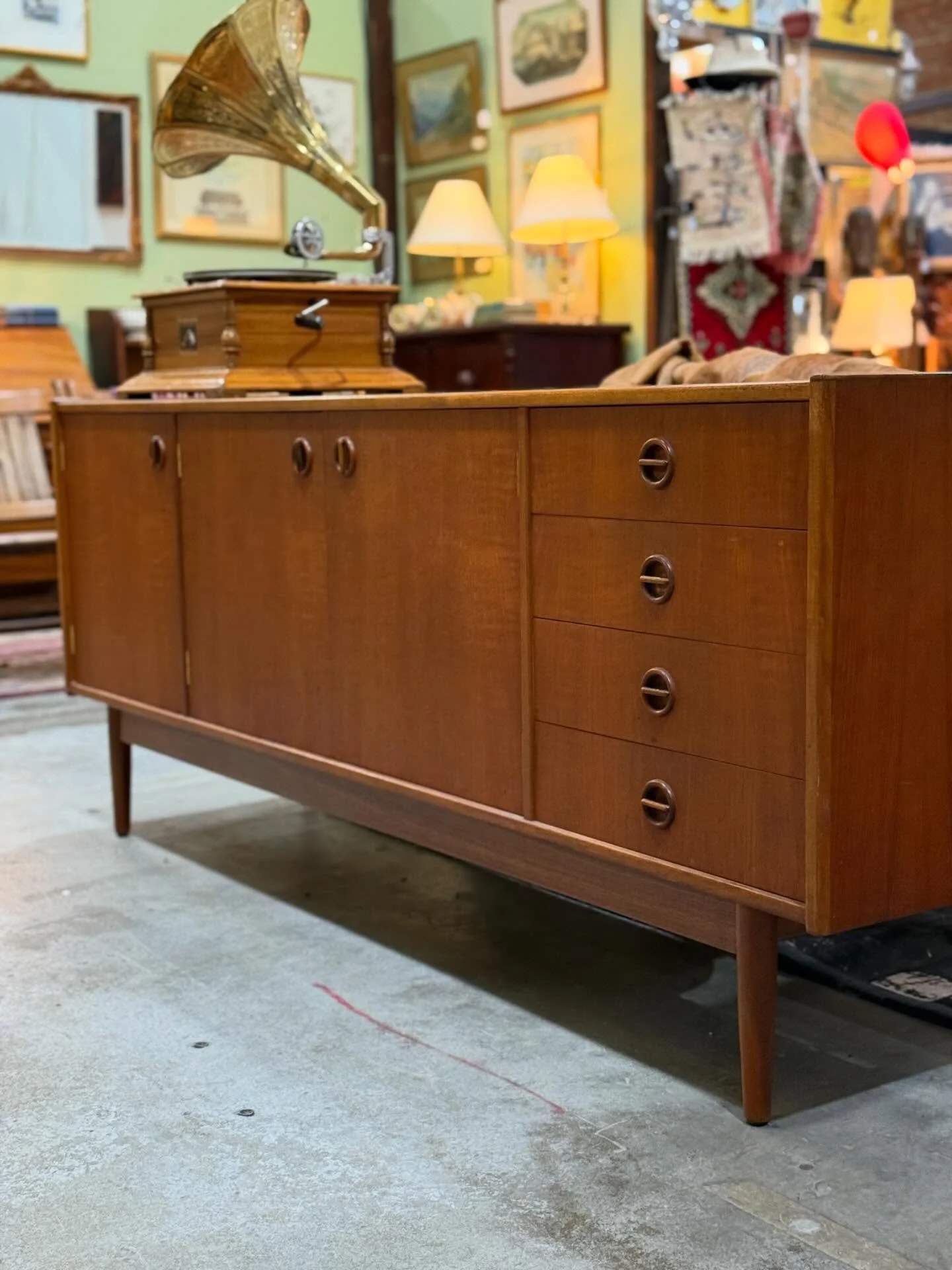 Did you know we are a 5 min walk from Green square station?? 🚉 Utilise Sydney&rsquo;s fabulous public transport and come see us this weekend ☀️🚶🚶&zwj;♀️🚶&zwj;♂️

🕰 Open Every Day | 10 AM &ndash; 6 PM
📱 0418 160 727
📍 17 Bourke Road, Alexandria