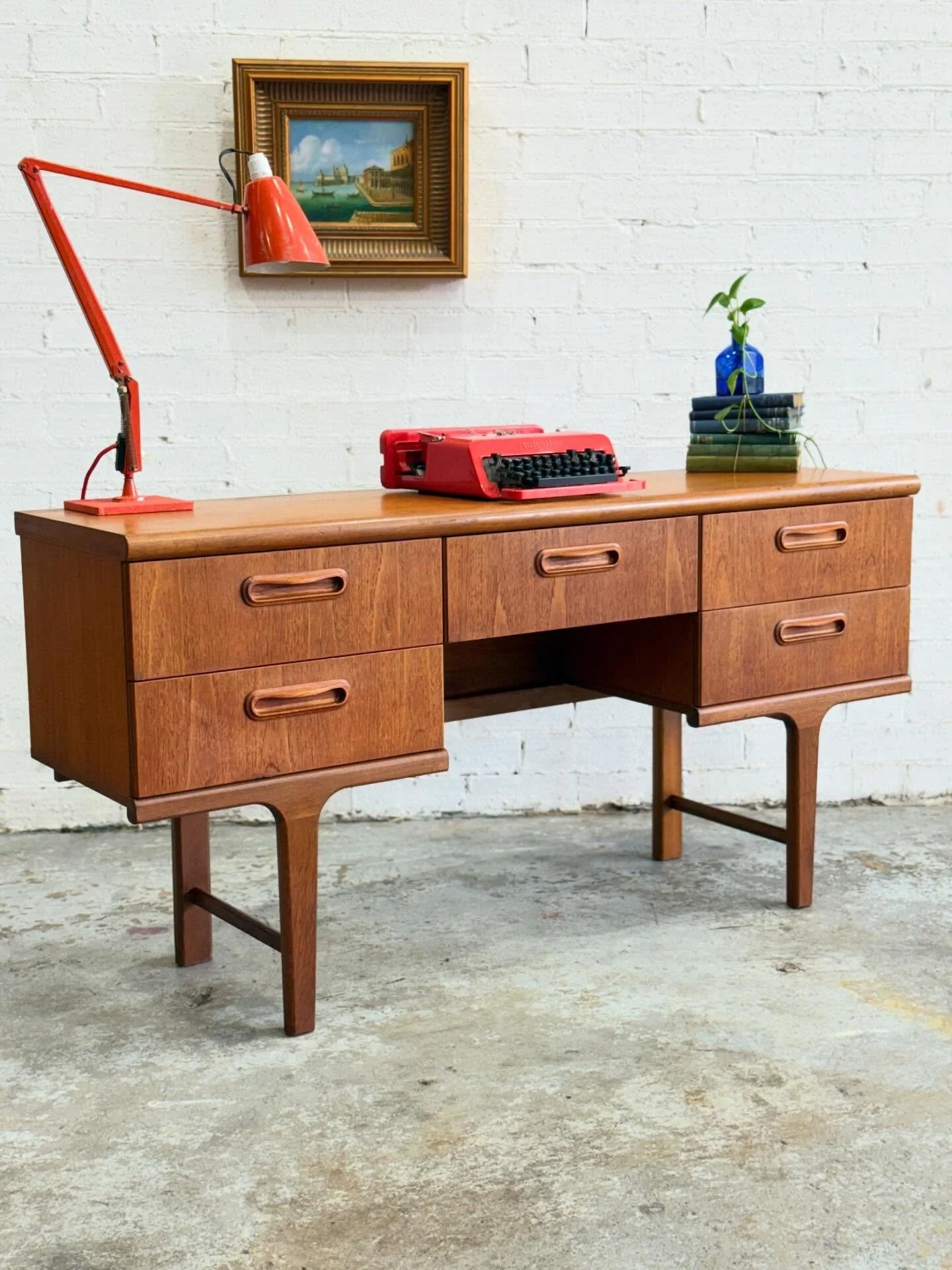 Mid Century Dresser or Desk? Why not both? A multifunctional piece ready to adapt to your space! Tell us&hellip; How would you use it?

🛍️ New treasures arriving daily!

🕰 Open Every Day | 10 AM &ndash; 6 PM
📱 0418 160 727
📍 17 Bourke Road, Alexa