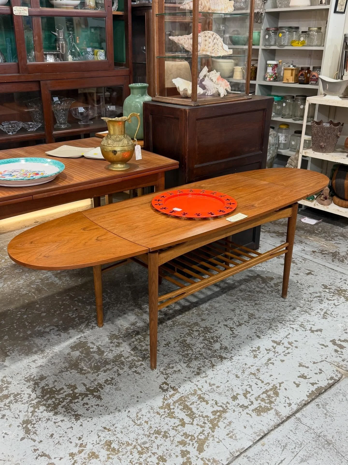 Coffee table/ coffee cart.. cocktail table/ cocktail cart no matter what you call it we&rsquo;ve got it ☕️🍹😉

⭐️ Find your next treasure here ⭐️

Mitchell Road Antique &amp; Design
🕰 Open Every Day | 10 AM &ndash; 6 PM
📍 17 Bourke Road, Alexandri