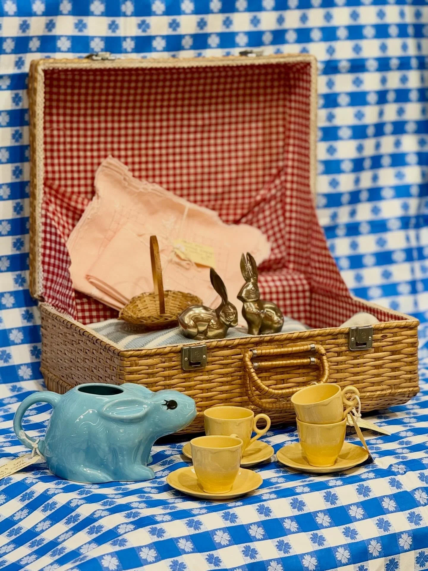 Hoping the Easter Bunny comes for you this weekend.. if not don&rsquo;t worry we have a few here for sale 🐇🍫😘

We are closed Good Friday &amp; Easter Sunday otherwise open regular hours 10-6pm Saturday &amp; Monday! 🐣

⭐️ Find your next treasure 