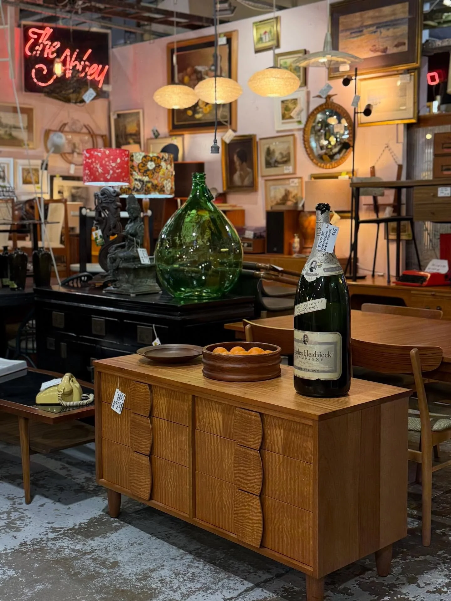 Treasures galore &hellip; 🤩😍🥰
@mitchellroadantiques 

Mitchell Road Antique and Design Centre 
17 Bourke Road, Alexandria NSW 2015
Australia 
📱 Mob 0418160727

🔑 Opening hours 10am till 6pm
 ( 7 days a week )

🛒 Great shopping experience 🛍️ 🛒