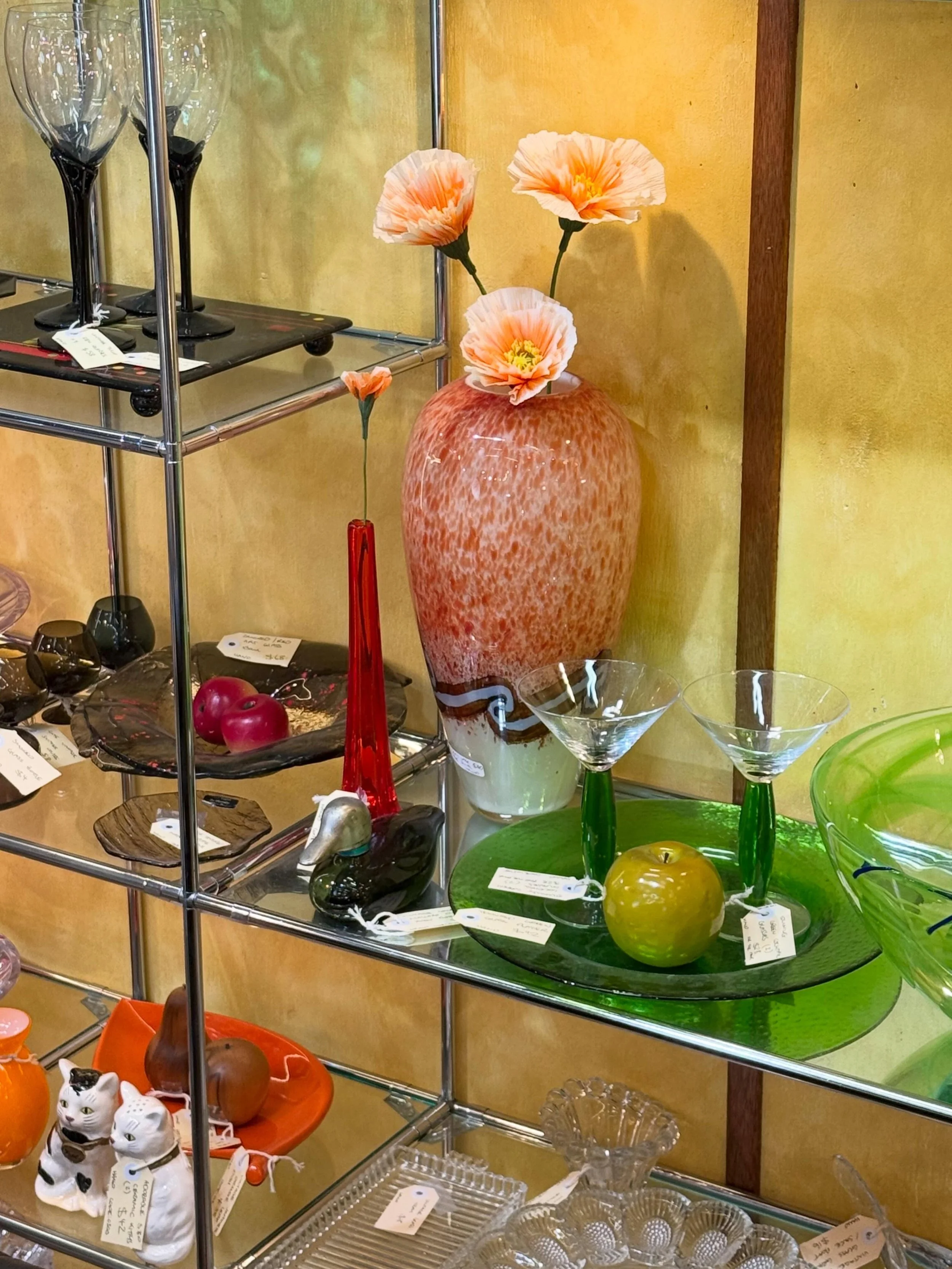 Forgot to get a gift for mum? Well we&rsquo;re open until 6pm.. AND sell giftcards online so get shopping children! 🛒💕💌👩&zwj;🦱🌷

⭐️ Find your next treasure here ⭐️

Mitchell Road Antique &amp; Design
🕰 Open Every Day | 10 AM &ndash; 6 PM
📍 17