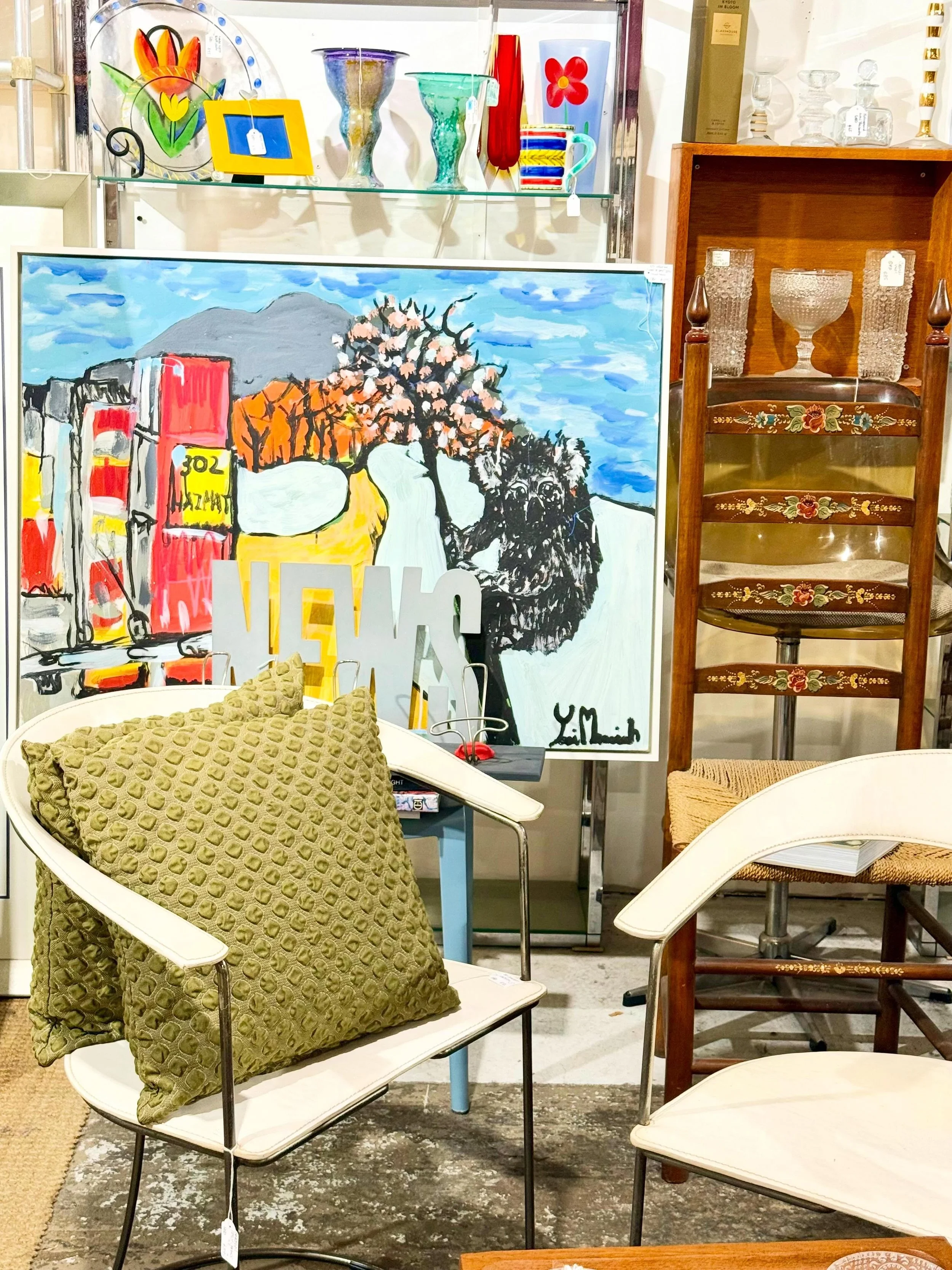 Arriving home after dark? Add a pop of colour to brighten up your space! 🎨👔

⭐️ Find your next treasure here ⭐️

Mitchell Road Antique &amp; Design
🕰 Open Every Day | 10 AM &ndash; 6 PM
📍 17 Bourke Road, Alexandria, NSW
🛒Great shopping experienc