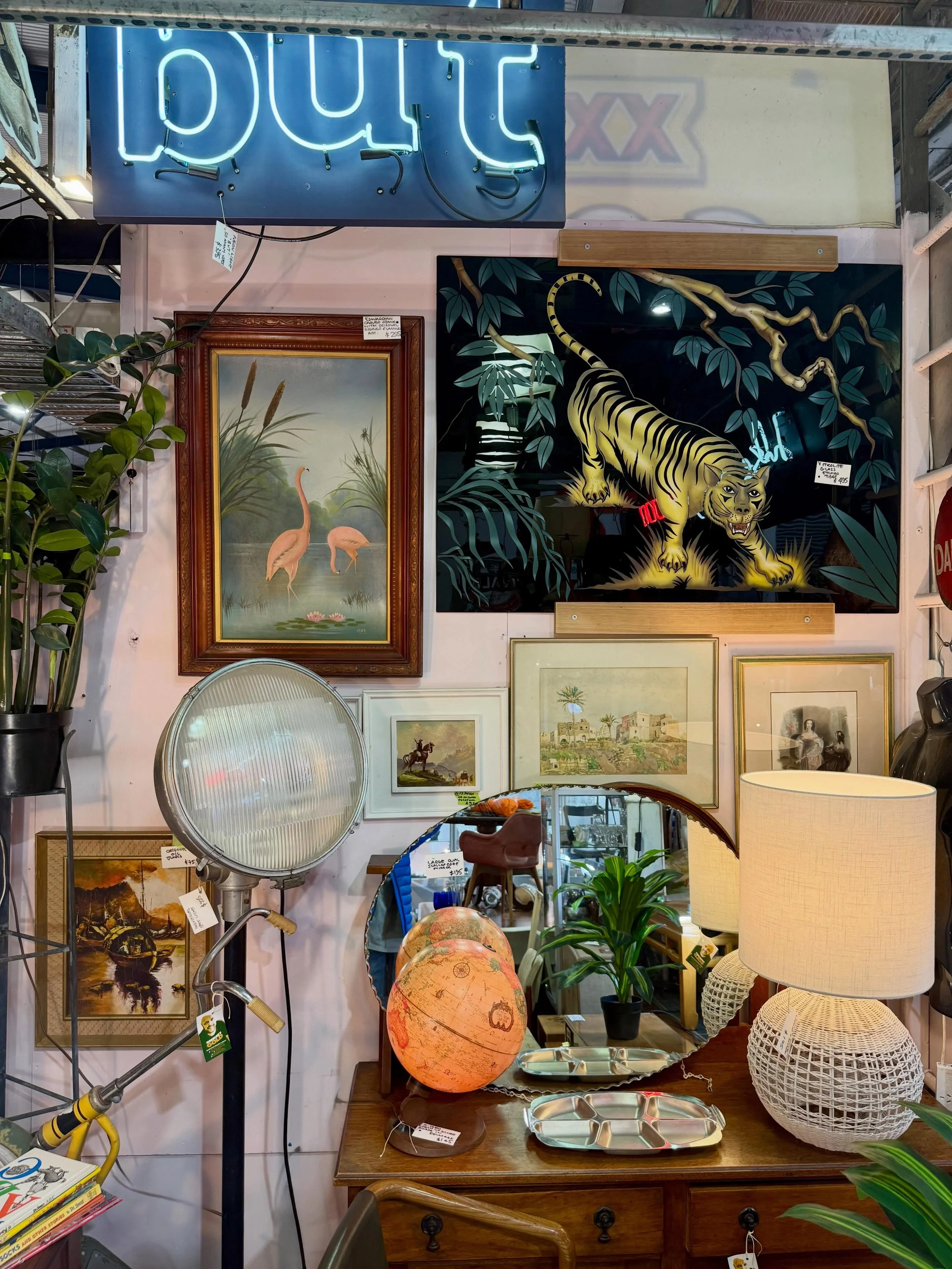 It might be the kings birthday this weekend but that doesn&rsquo;t mean you don&rsquo;t deserve a gift as well 🎁💝OPEN Regular hours tomorrow 10am-6pm see you then king/ queen 👑😘

Mitchell Road Antique &amp; Design
🕰 Open Every Day | 10 AM &ndash