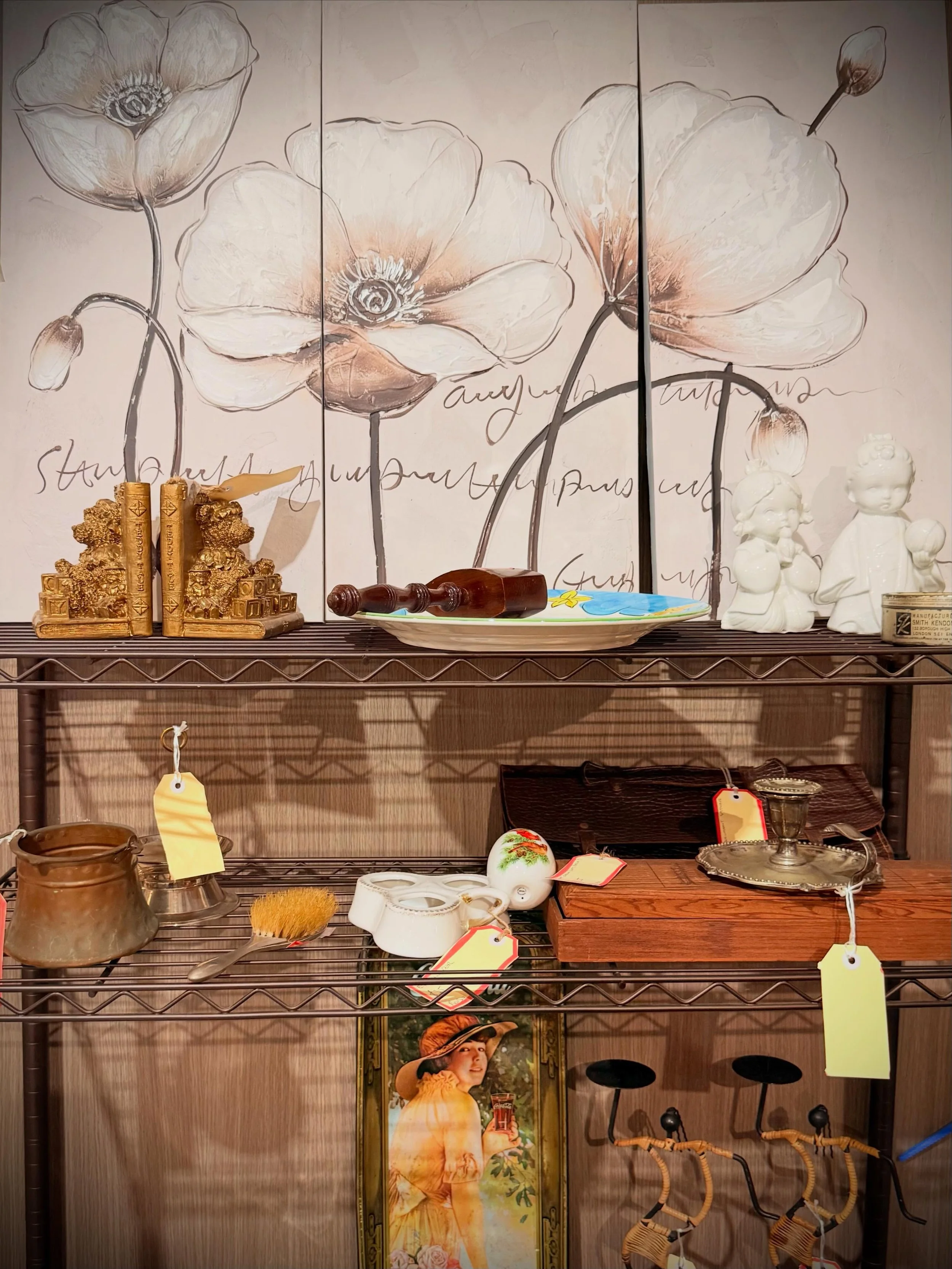 Mitchell Road Antique &amp; Design
🕰 Open Every Day | 10 AM &ndash; 6 PM
📍 17 Bourke Road, Alexandria, NSW
🛒Great shopping experience 🛍️
🚙🅿️ Parking on site 
🐶Dog friendly business 

 #vintagefinds #antiqueshop #sydneyvintage#greensquare #inne