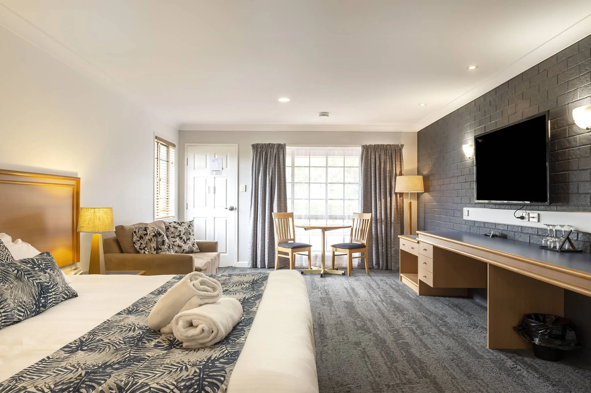 _CF43385_1_Room 35 King.jpg