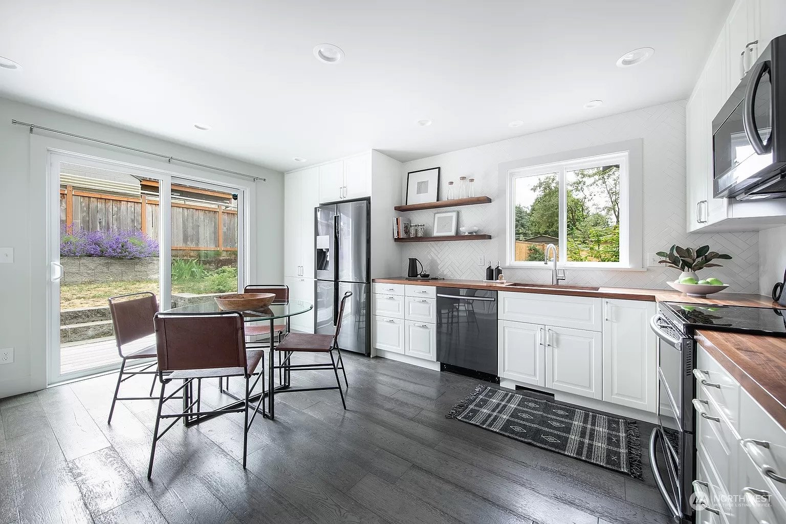 0efeb091314a7e3f536e8aab3fa3ad95-uncropped_scaled_within_1536_1152 copy.jpg