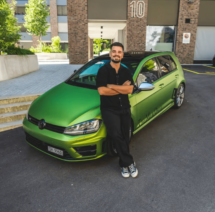 Foto von Halil Qareti, Inhaber der Fahrschule Tag Me Drive Schaffhausen