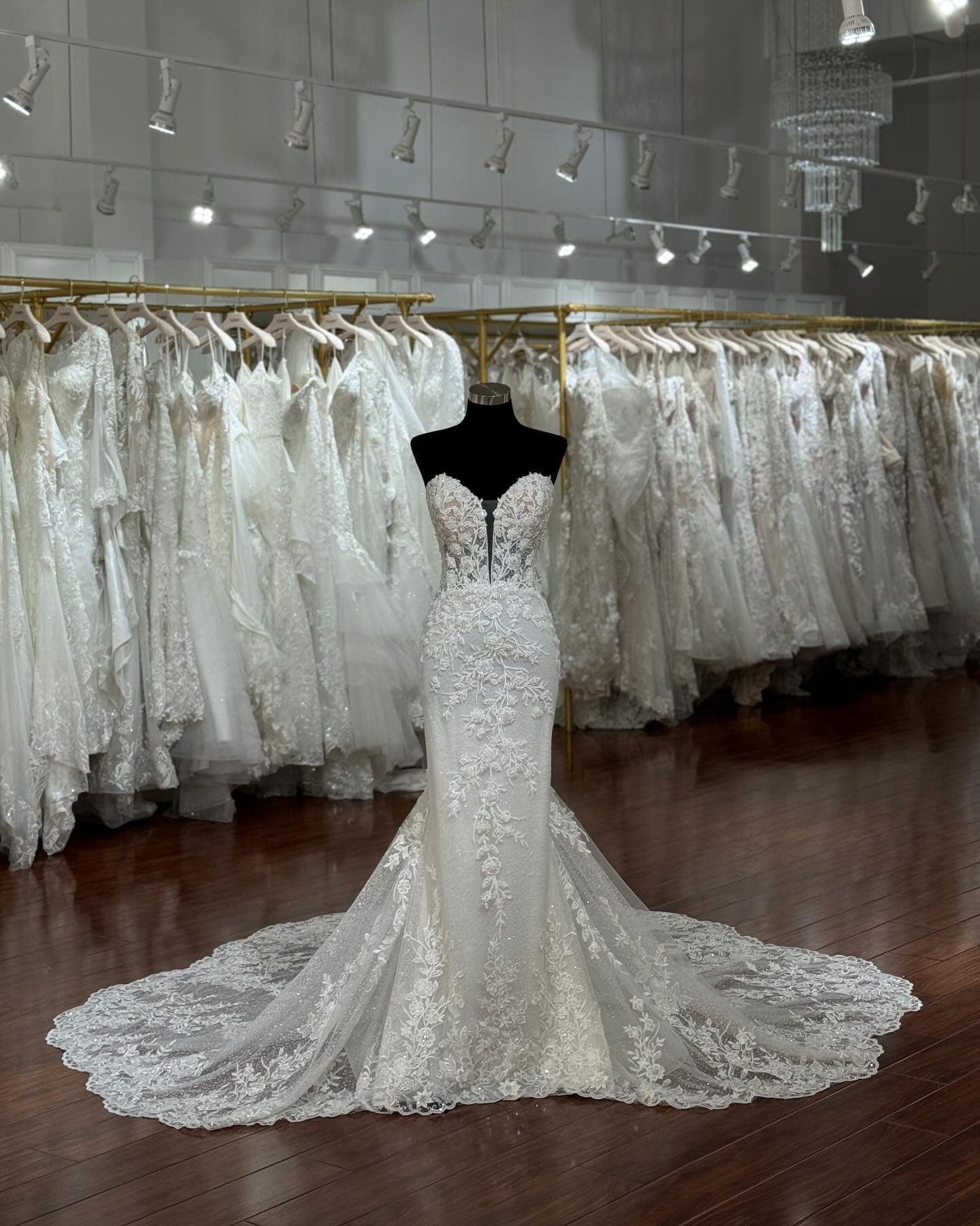 NEW ARRIVAL 🤍 FOLLOW FOR MORE!! 🔥 

🔗: http://lamourbridalboutique.com
BOOK YOUR FREE APPOINTMENT TODAY🤍 
#bridal #bride #bridetobe #bridestyles#bridedress #novia #vestidodenovia #vestidosdenovia #bridalboutique #boutique #boutiqueshopping #fyp #