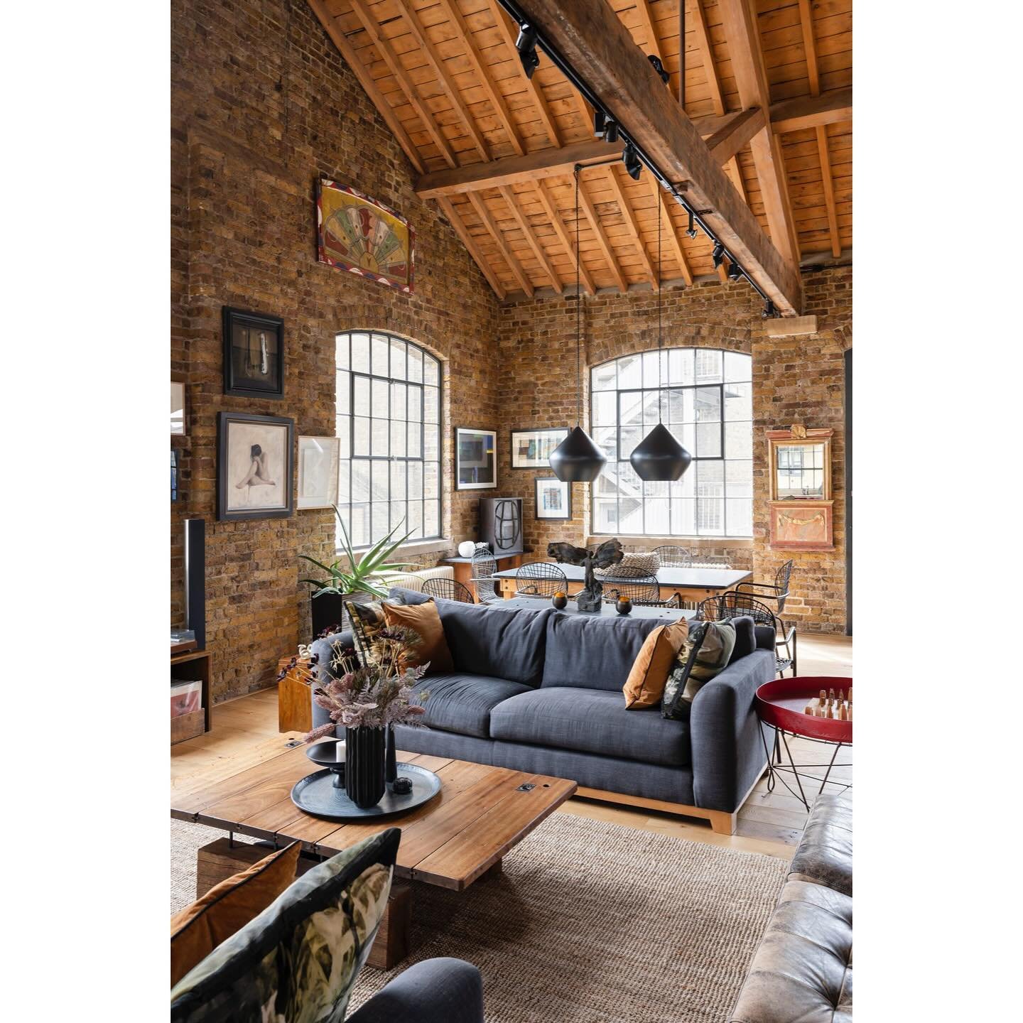 Good morning insta 🤖 step into this truly epic warehouse conversion we shot in Bermondsey. It was lovely meeting the current owners and hearing their story on how they acquired this incredible space back in the 90s. 

Shot for @knightfrank 

.
.
.
.